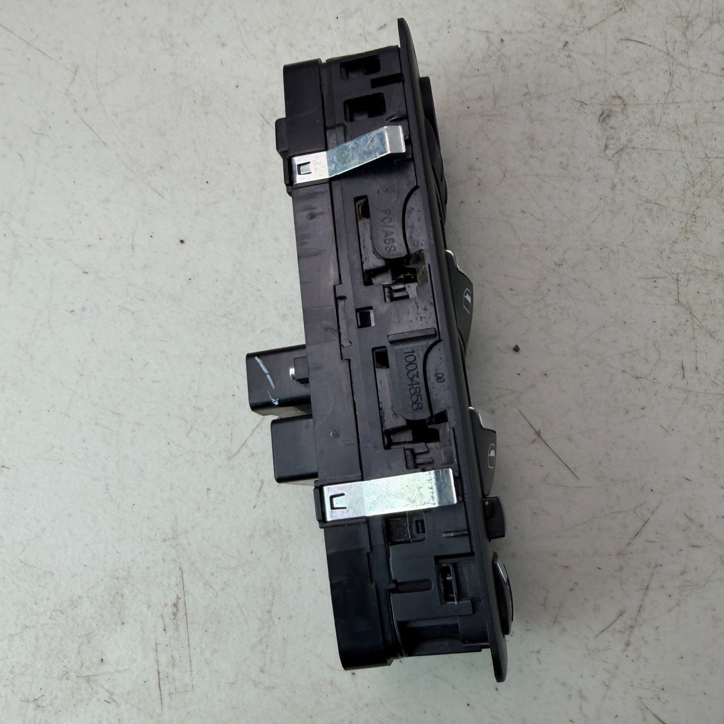 2017-2020 MASERATI LEVANTE FRONT LEFT DRIVER SIDE WINDOW CONTROL SWITCH 10034858