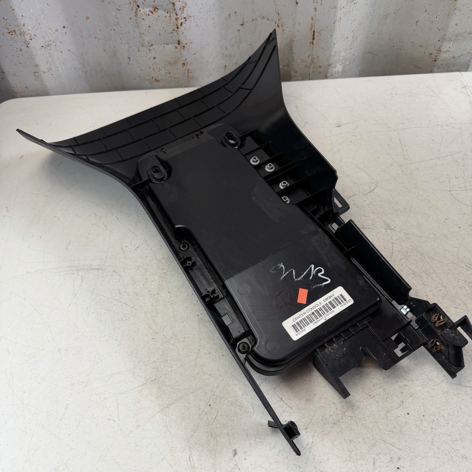05-10 CHEVROLET CORVETTE C6 FRONT CENTER CONSOLE ARM REST LID FRAME BLACK OEM