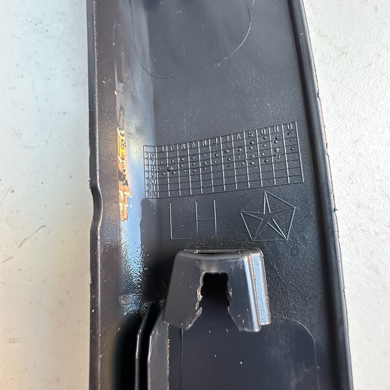 2017 2018 2019 2020 2021 Jeep Compass Front Left LH Fender Flare Molding OEM