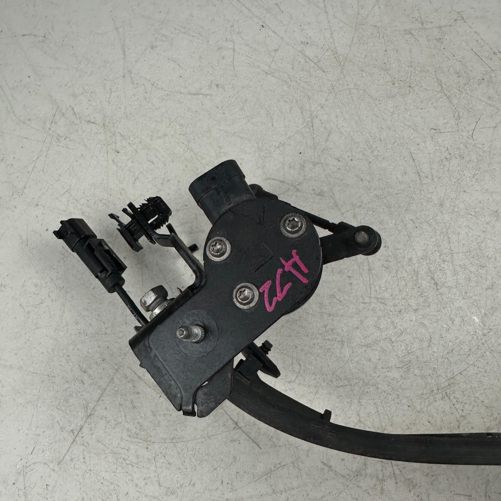 2014-19 CHEVROLET CORVETTE REAR LEFT SUSPENSION HEIGHT CONTROL LEVEL SENSOR OEM