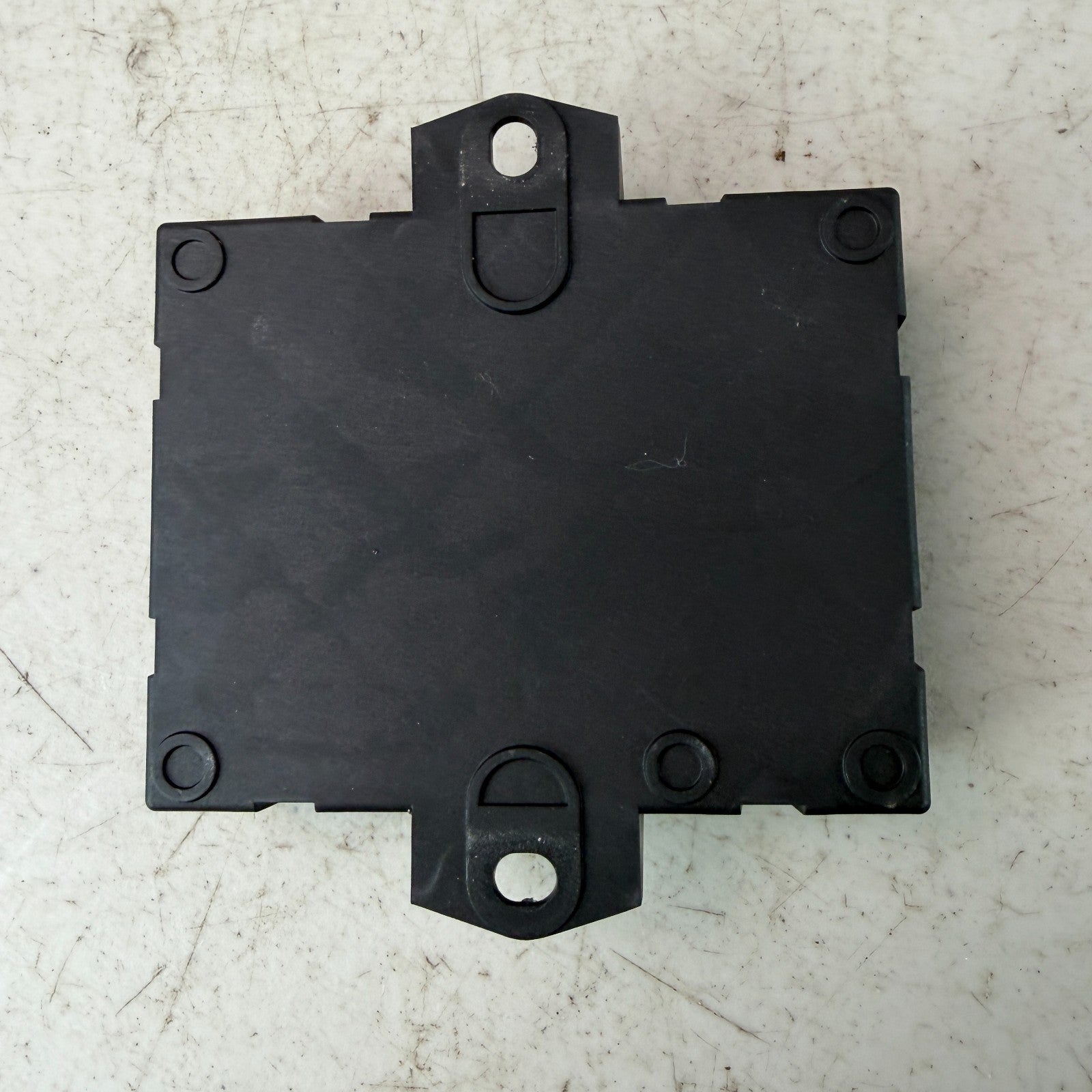 2017-2024 MASERATI LEVANTE TAILGATE LIFTGATE CONTROL MODULE UNIT 670108367 OEM