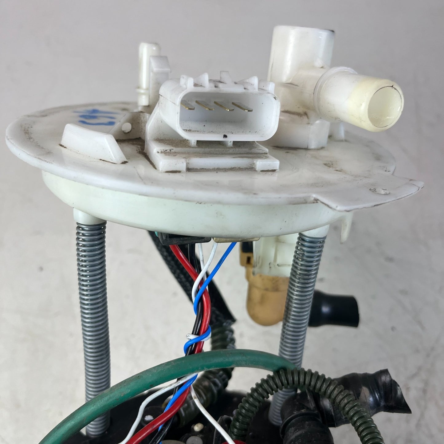 2016-2024 CHEVROLET CAMARO ENGINE FUEL GAS TANK PUMP SENDNG UNIT 84244660 OEM