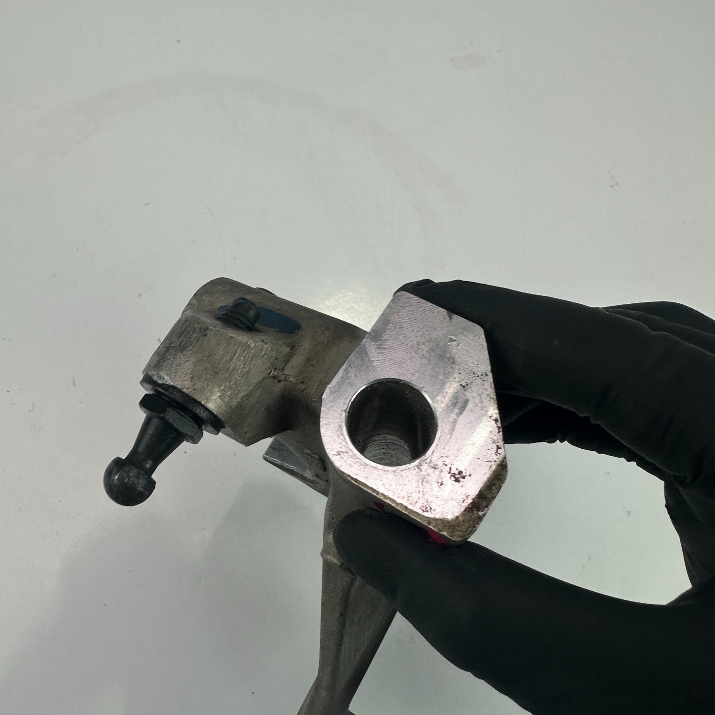 2014-2019 CHEVROLET CORVETTE C7 FRONT RIGHT STABILIZER SWAY BAR MOUNT BRACKET