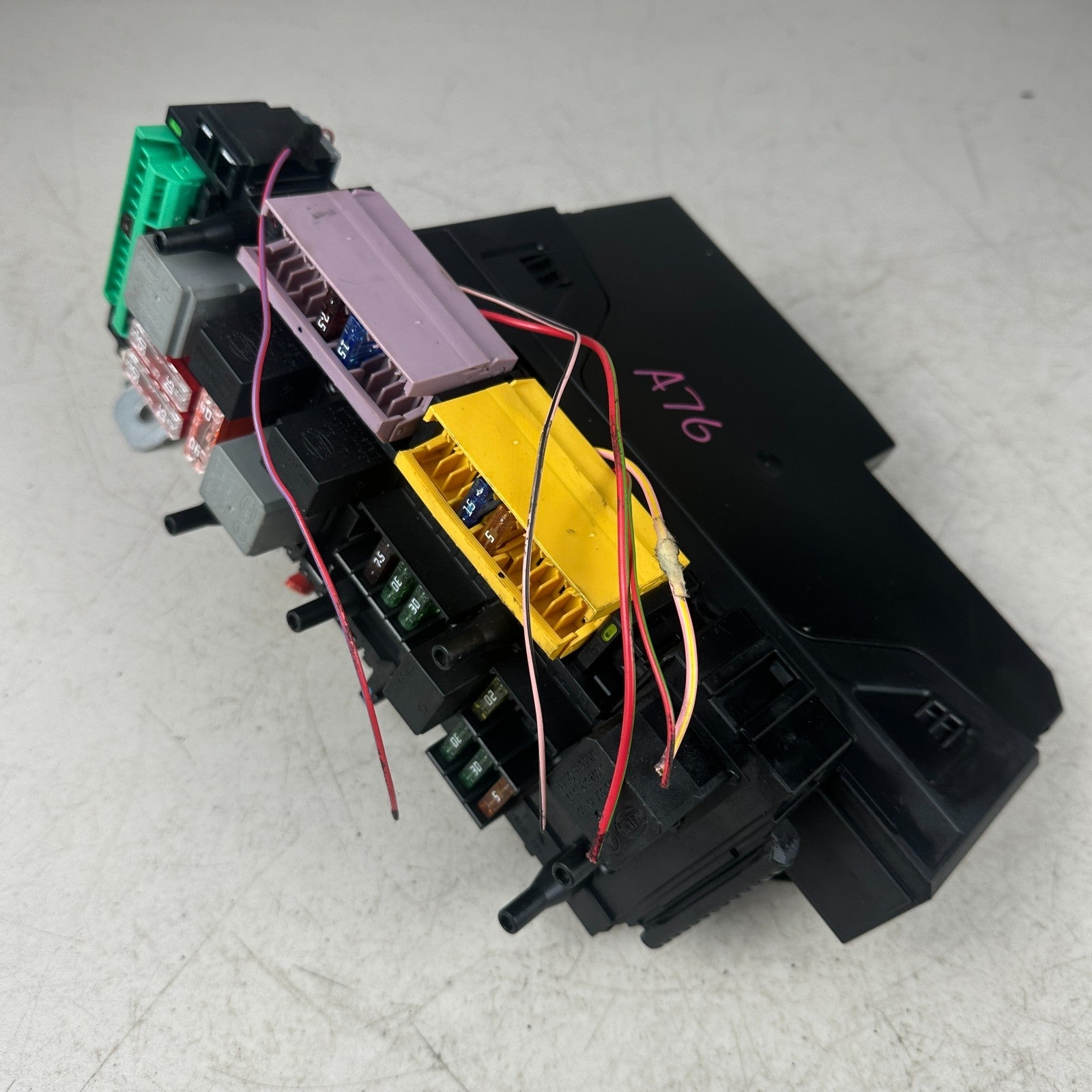 2008-2011 MERCEDES W204 C300 C350 REAR FUSE BOX RELAY MODULE 2045458201 OEM