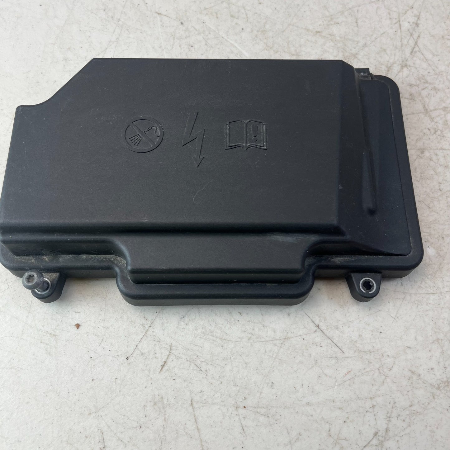 2015-2021 MERCEDES W205 C300 FRONT ENGINE UNDER HOOD FUSE BOX COVER A2055400082
