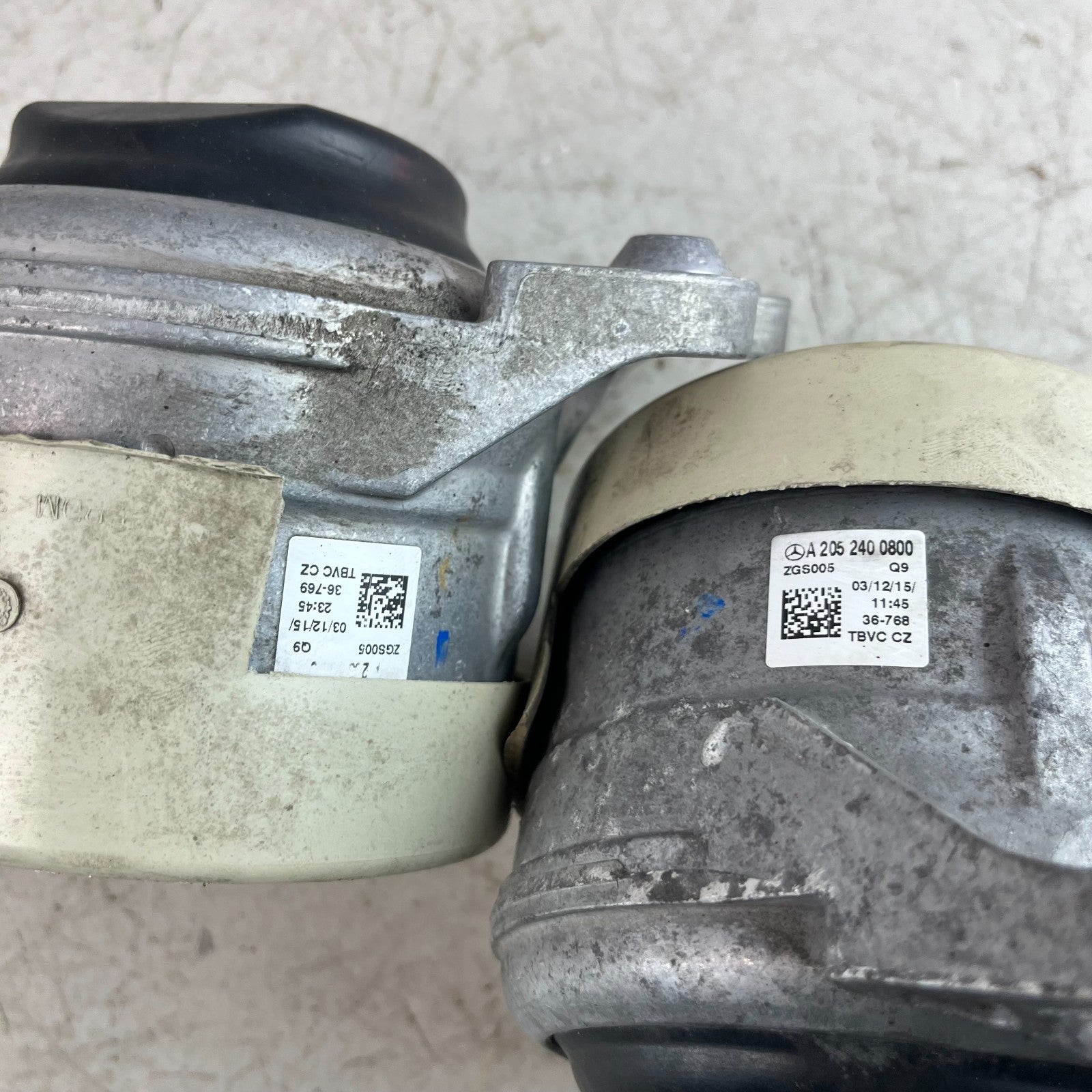 2015-2018 MERCEDES W205 C300 LEFT & RIGHT ENGINE MOUNT BRACKET PAIR A2052400800