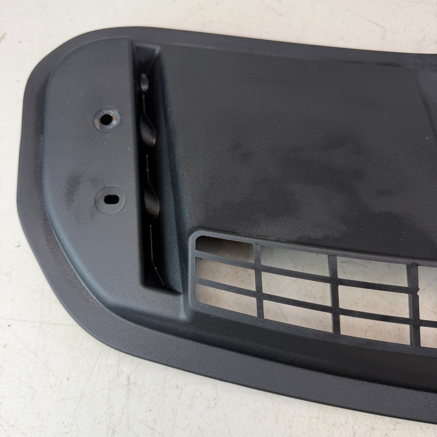 2019-2024 CHEVROLET CAMARO FRONT HOOD AIR SCOOP GRILLE DEFLECTOR 84338460 OEM