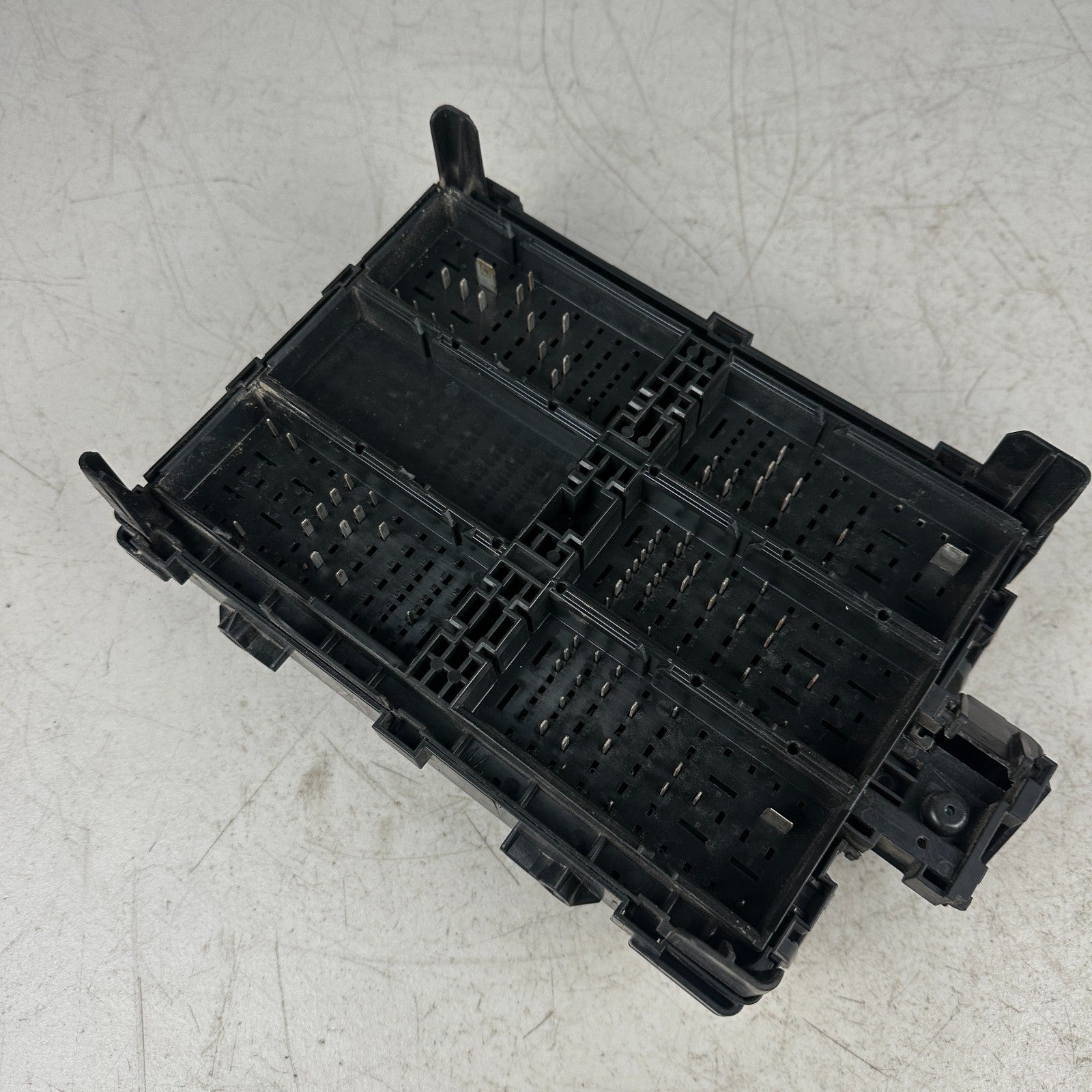 2014-2019 CHEVROLET CORVETTE C7 UNDER HOOD RELAY FUSE BOX ASSEMBLY 23189699 OEM