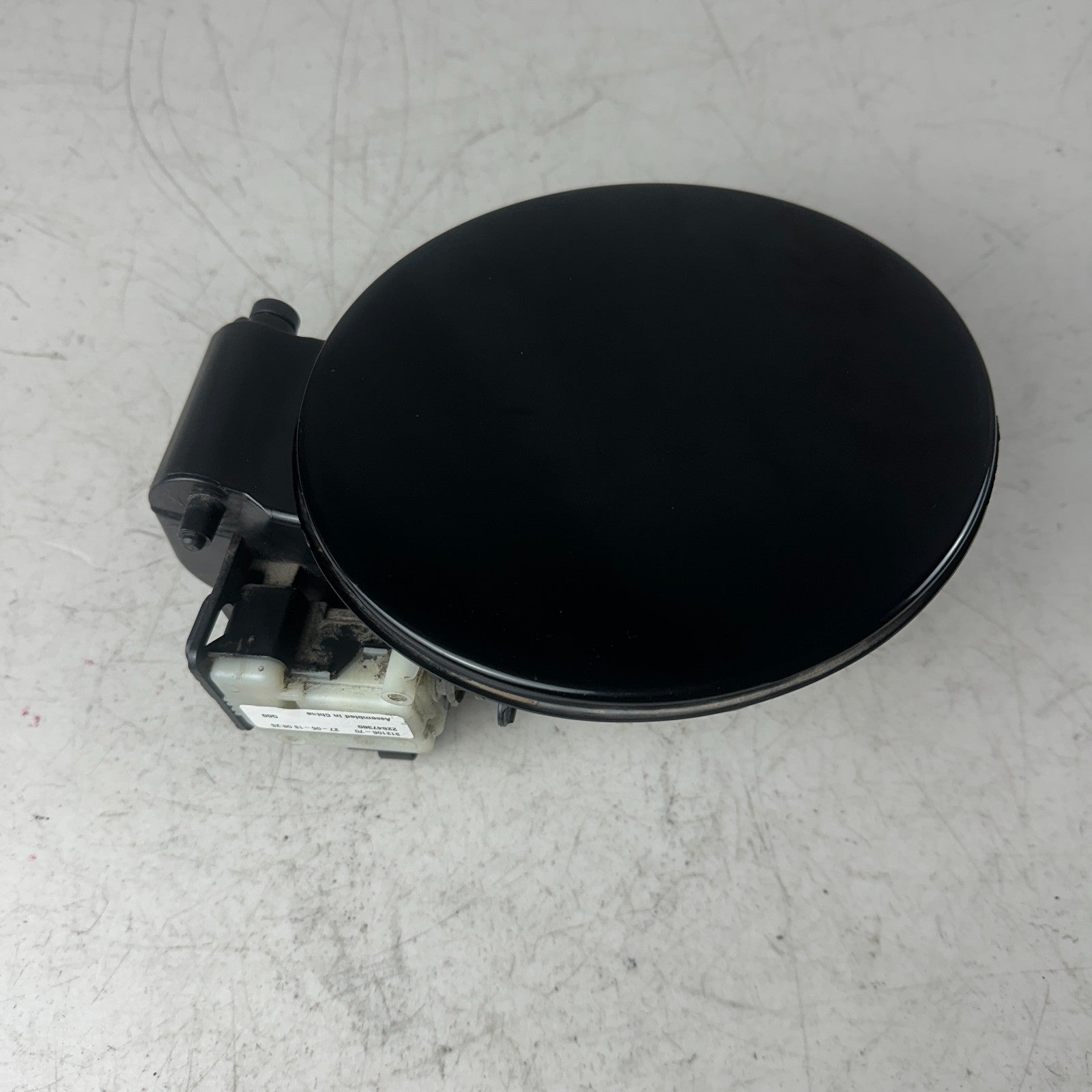 14-19 CHEVROLET CORVETTE FUEL GAS TANK FILLER DOOR LID COVER ASSEMBLY BLACK OEM