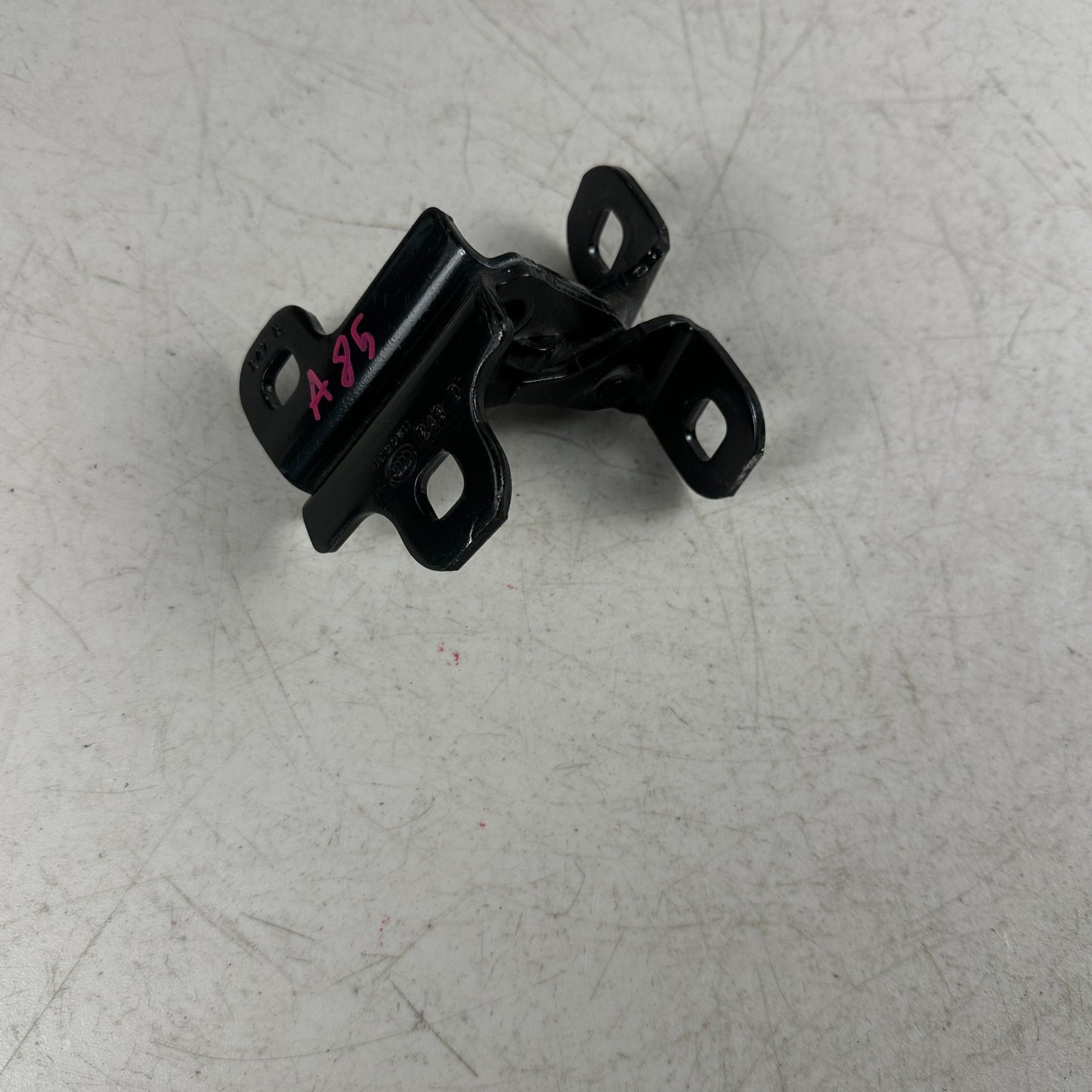 2014-2019 CHEVROLET CORVETTE C7 FRONT LH LEFT SIDE LOWER DOOR HINGE BLACK OEM