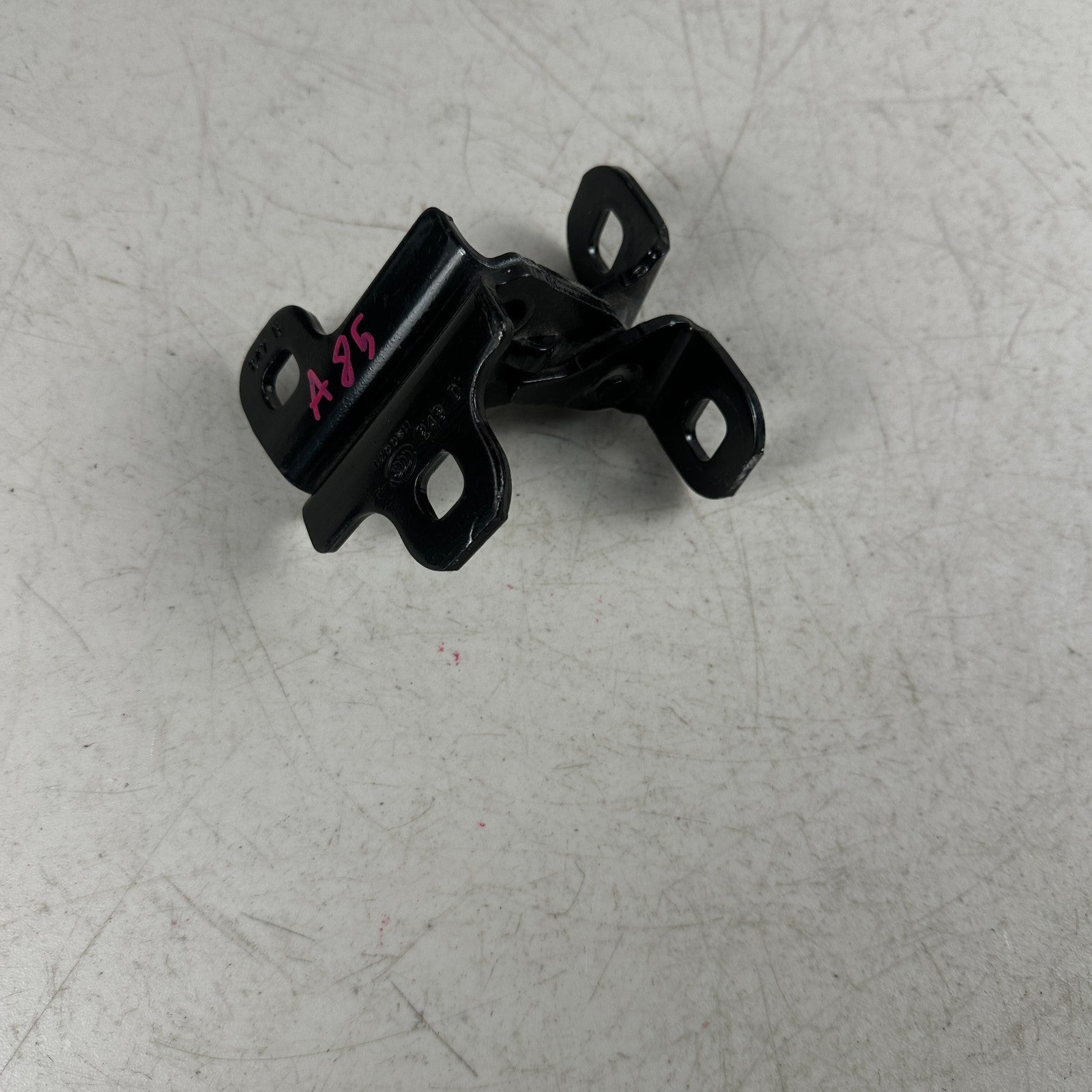 2014-2019 CHEVROLET CORVETTE C7 FRONT LH LEFT SIDE LOWER DOOR HINGE BLACK OEM