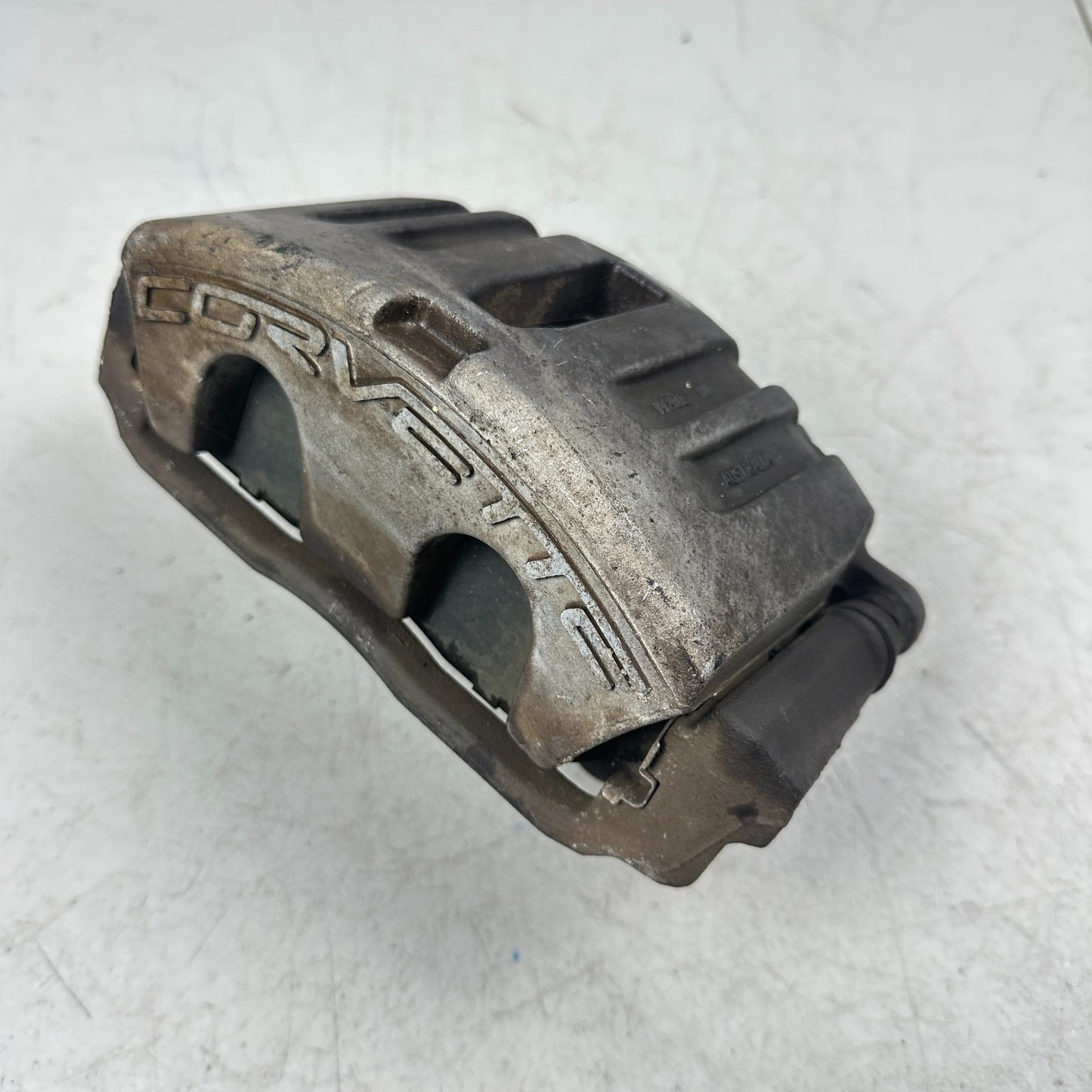 05-13 CHEVROLET CORVETTE FRONT RIGHT PASSENGER SIDE BRAKE CALIPER W/ BRAKE PADS