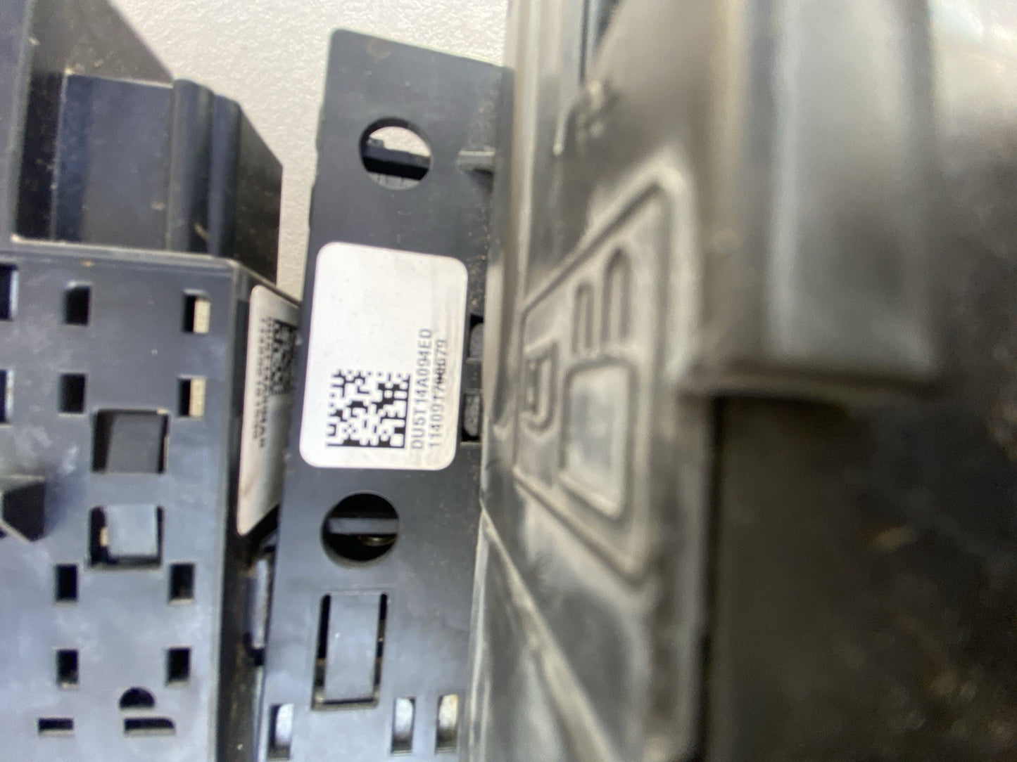 2013-2016 FORD FUSION BATTERY JUNCTION BLOCK  FUSE BOX OEM DU5T 14A094ED