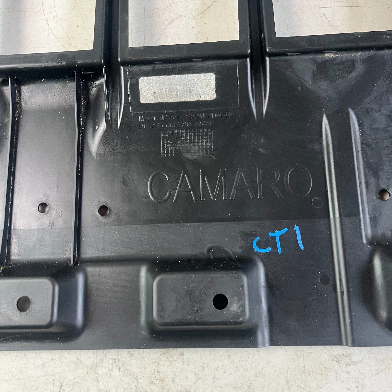 2016-2024 CHEVY CAMARO SS FRONT BUMPER UNDERBODY COVER PANEL BLACK 079365559 OEM