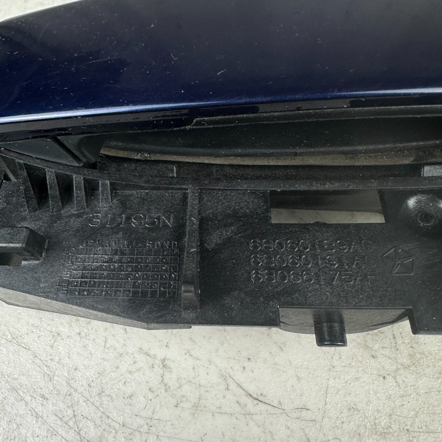 11 - 23 DODGE CHALLENGER FRONT LEFT DRIVER DOOR EXTERIOR HANDLE BLUE 68066175AH
