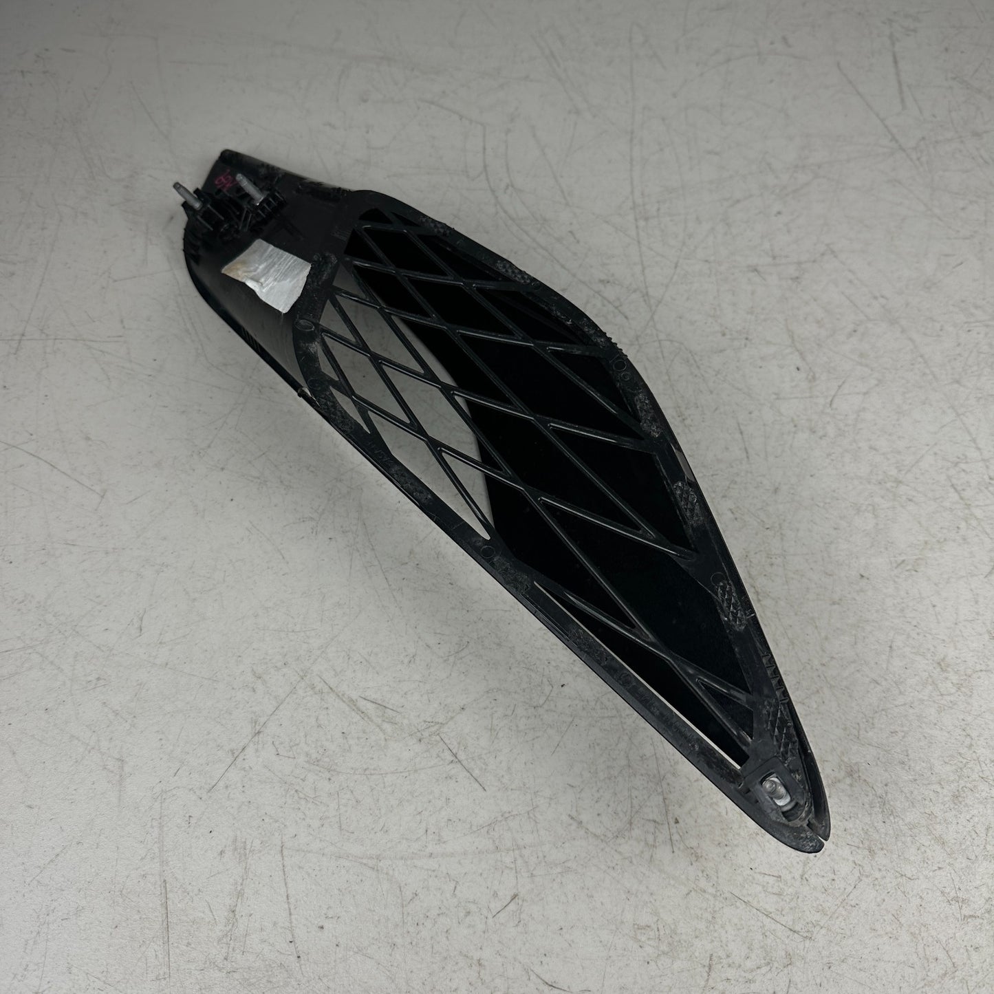 2014-2019 CHEVROLET CORVETTE RIGHT SIDE QAURTER PANEL SCOOP VENT BEZEL 23126296