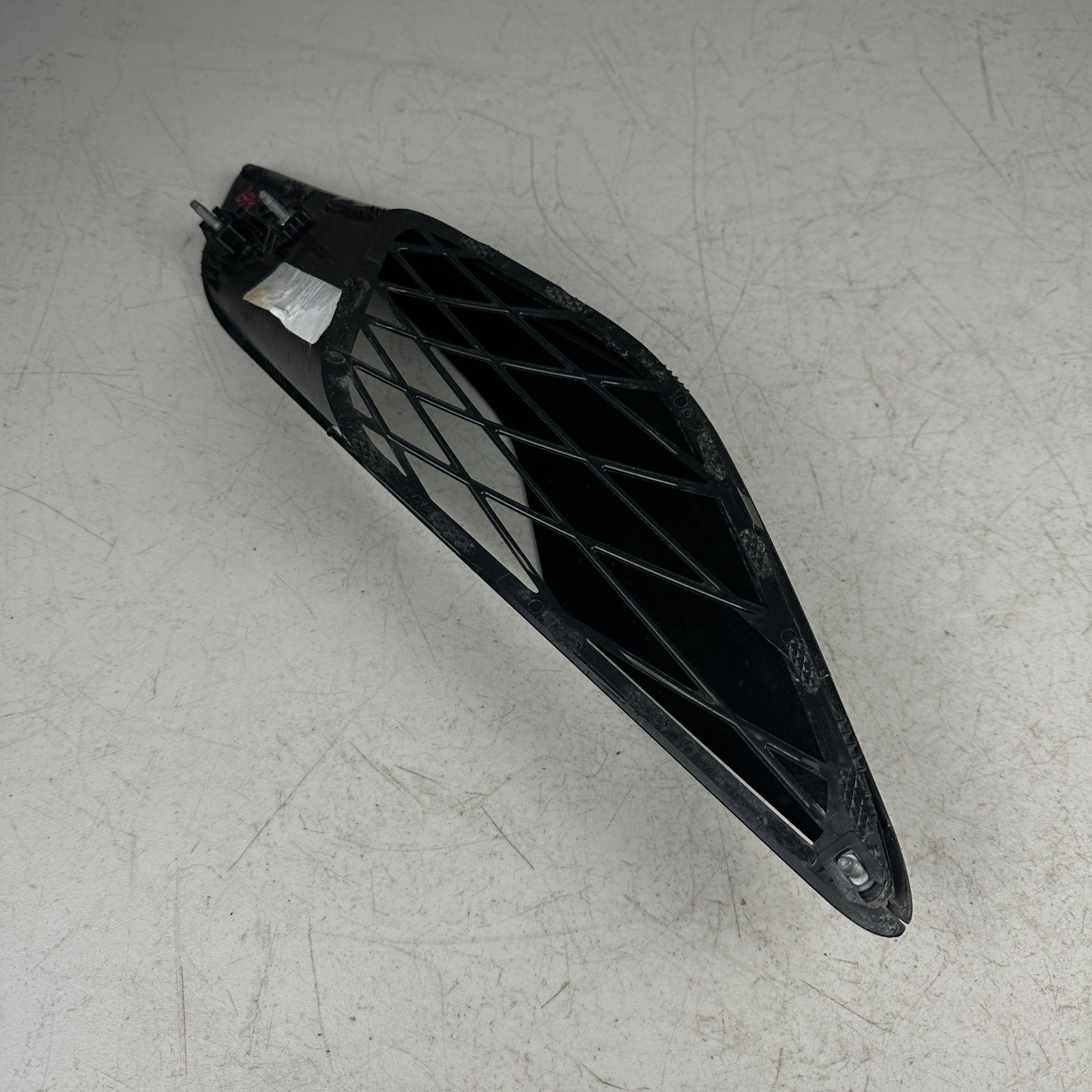 2014-2019 CHEVROLET CORVETTE RIGHT SIDE QAURTER PANEL SCOOP VENT BEZEL 23126296