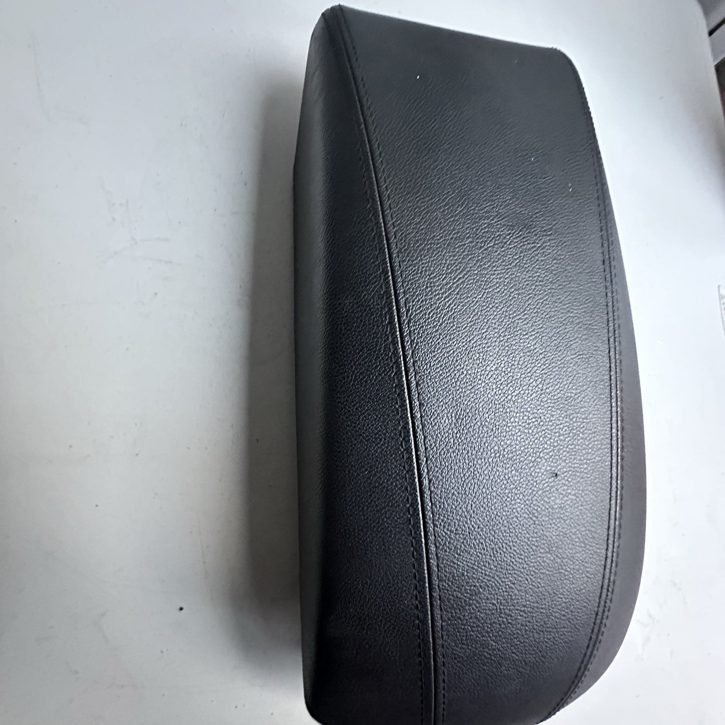 2011-2014 Hyundai Sonata Center Console Armrest Black Leather OEM CLEAN