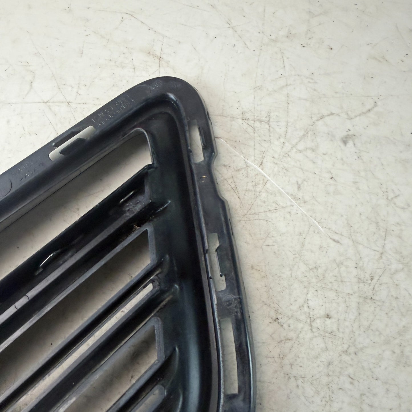 2016-2018 CHEVY CAMARO FRONT LEFT SIDE BUMPER FOG LIGHT BEZEL COVER 23158571 OEM