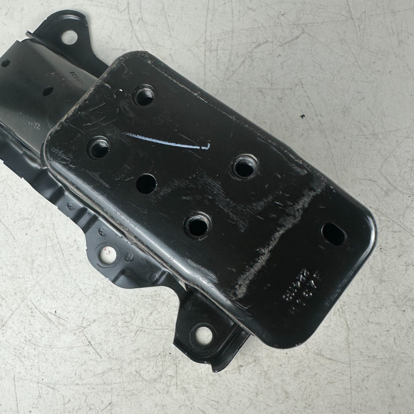 2017-2022 HONDA CR-V CRV FRONT LEFT DRIVER SIDE BUMPER BAR MOUNT BRACKET OEM