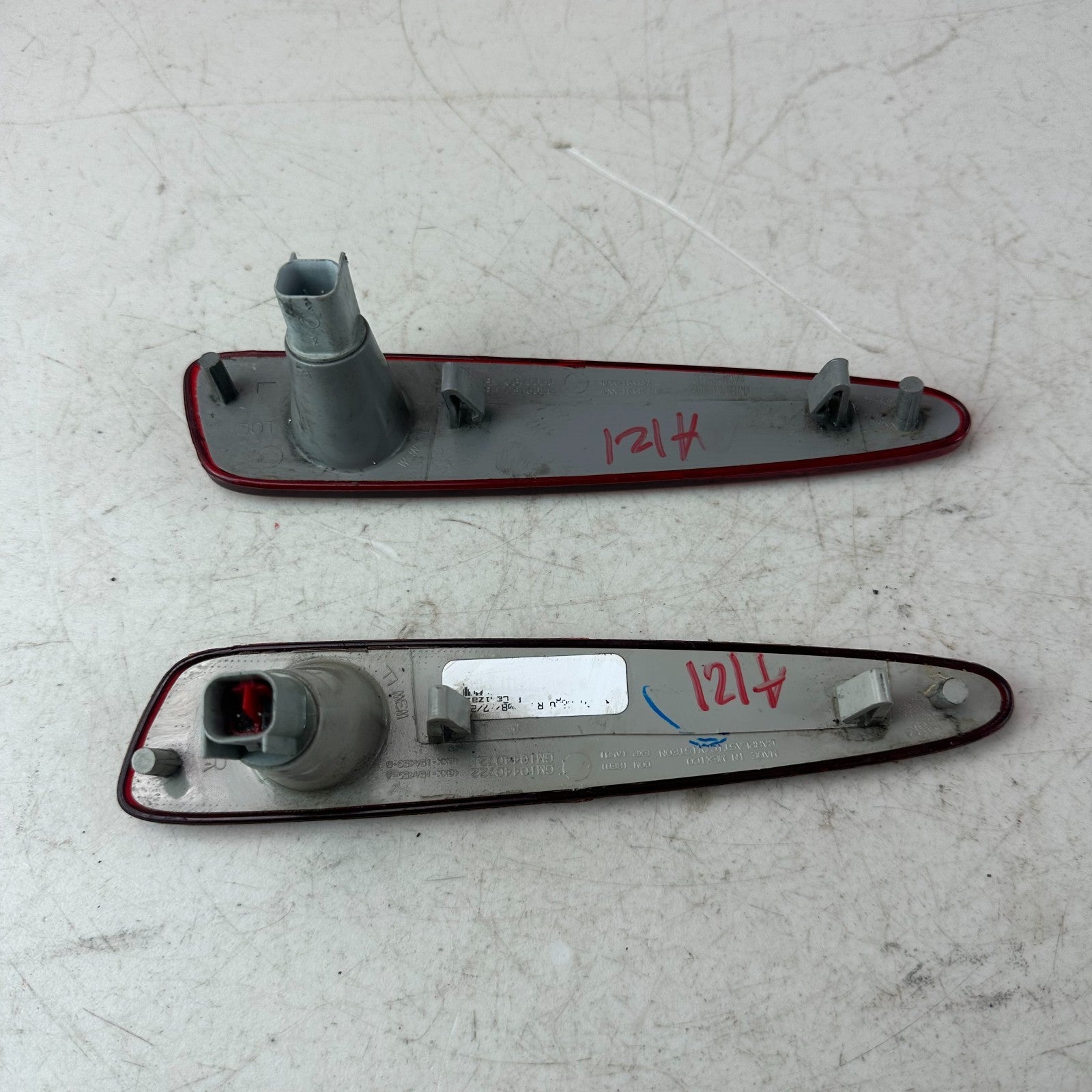 2005-2013 CHEVROLET CORVETTE C6 REAR LEFT & RIGHT MARKER LIGHT PAIR 10440722 OEM