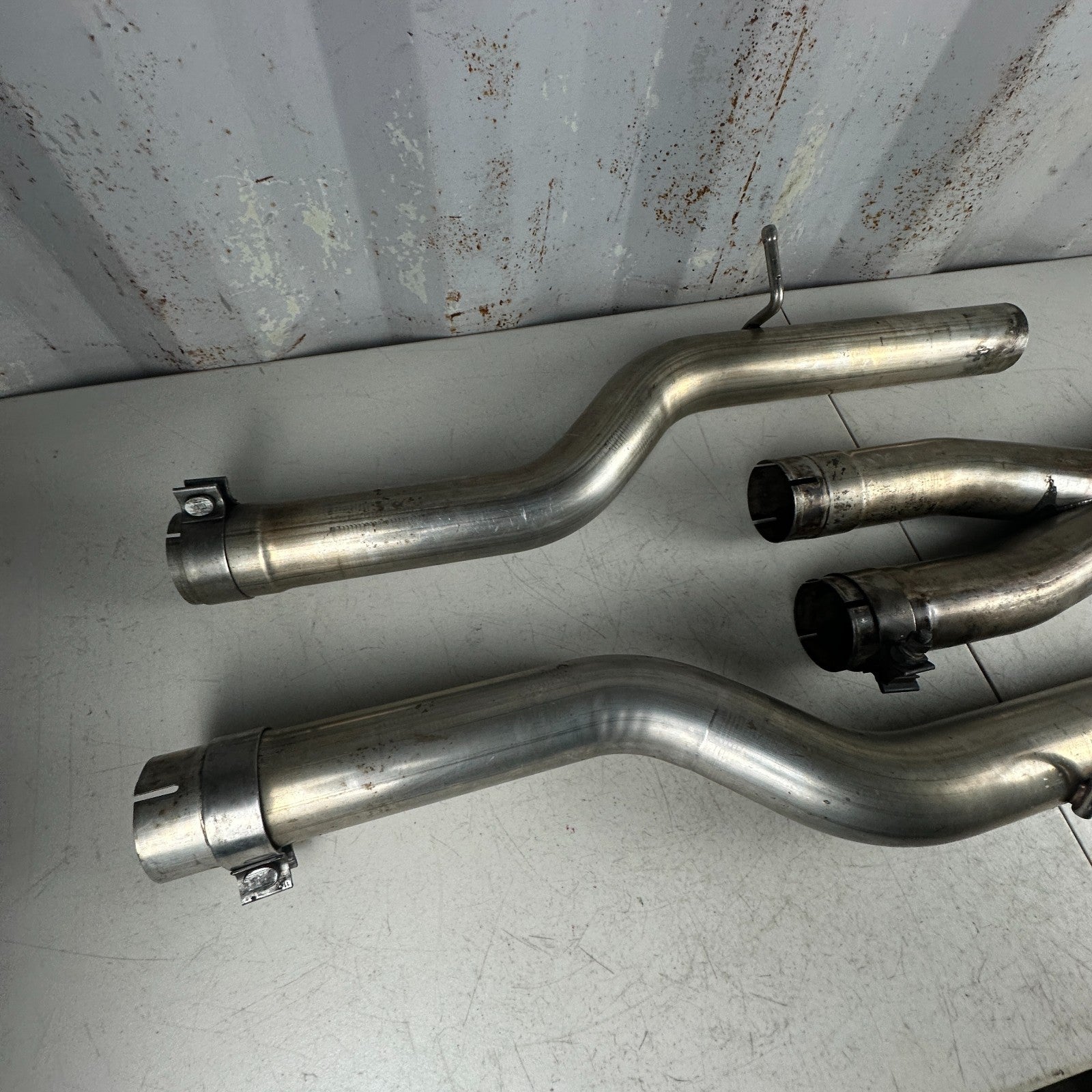 2016-2024 CHEVROLET CAMARO LOWER EXHAUST X PIPE ASSEMBLY OEM