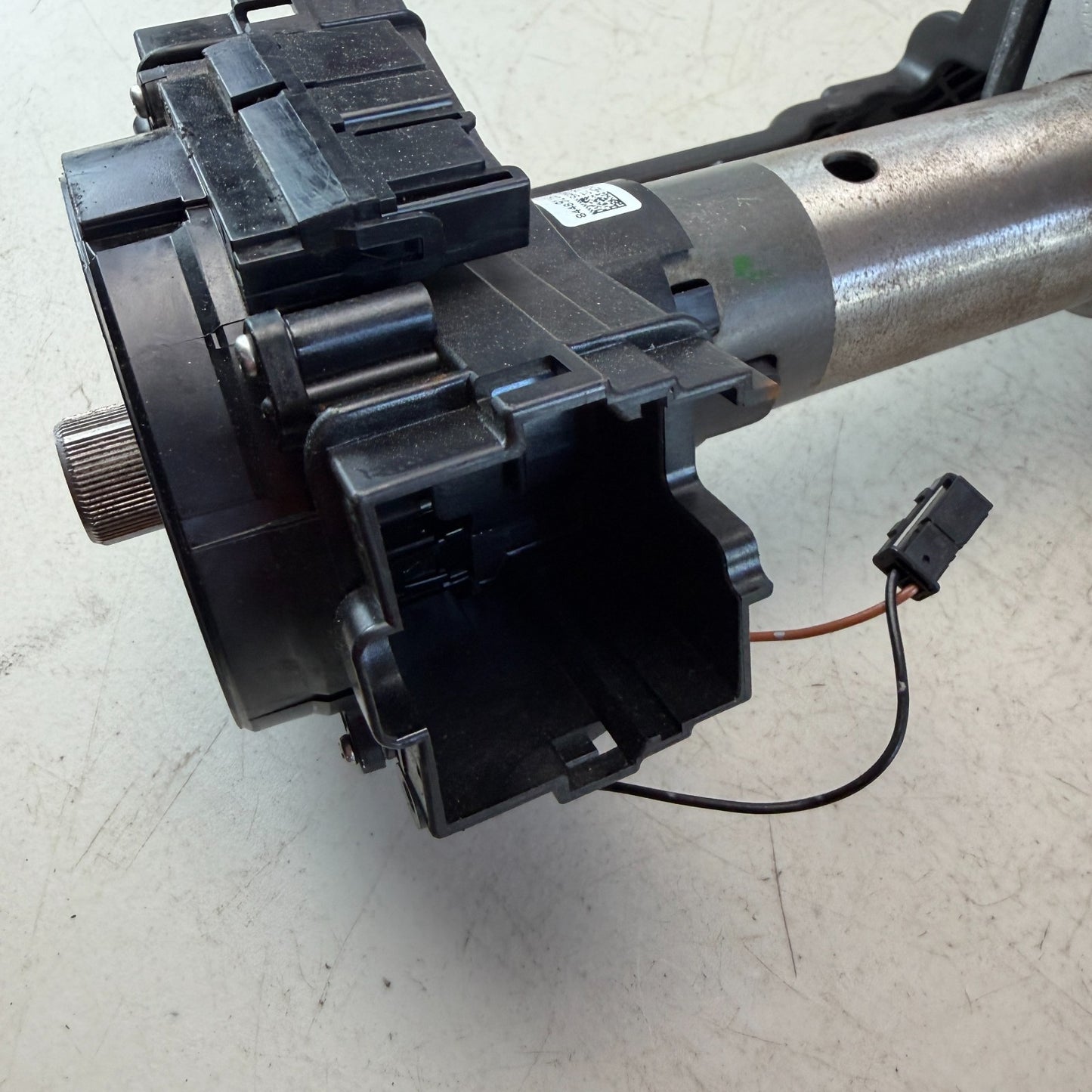 2018-2024 CHEVROLET CAMARO MANUAL ADJUSTMENT STEERING COLUMN SHAFT W/ PEDAL OEM