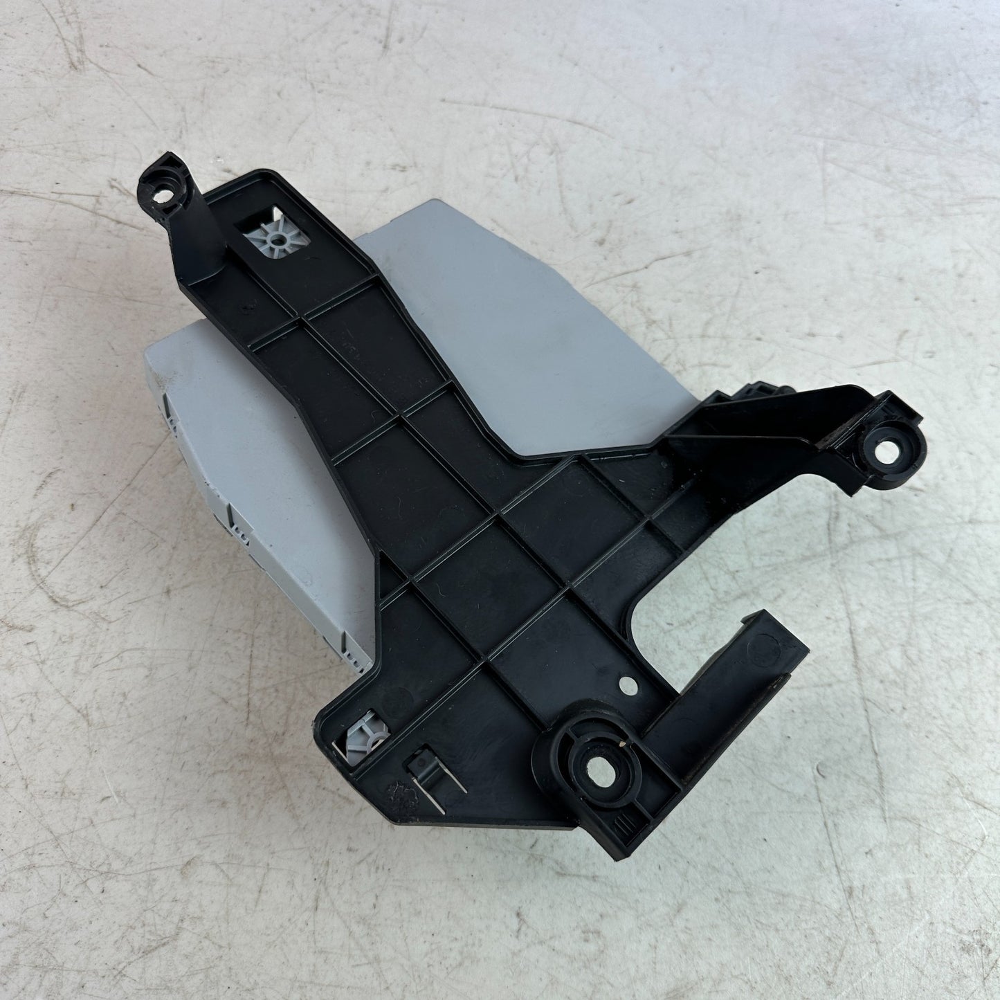 2015-2021 MERCEDES W205 C300 FRONT SAM FUSE BOX CONTROL MODULE A2059009321 OEM