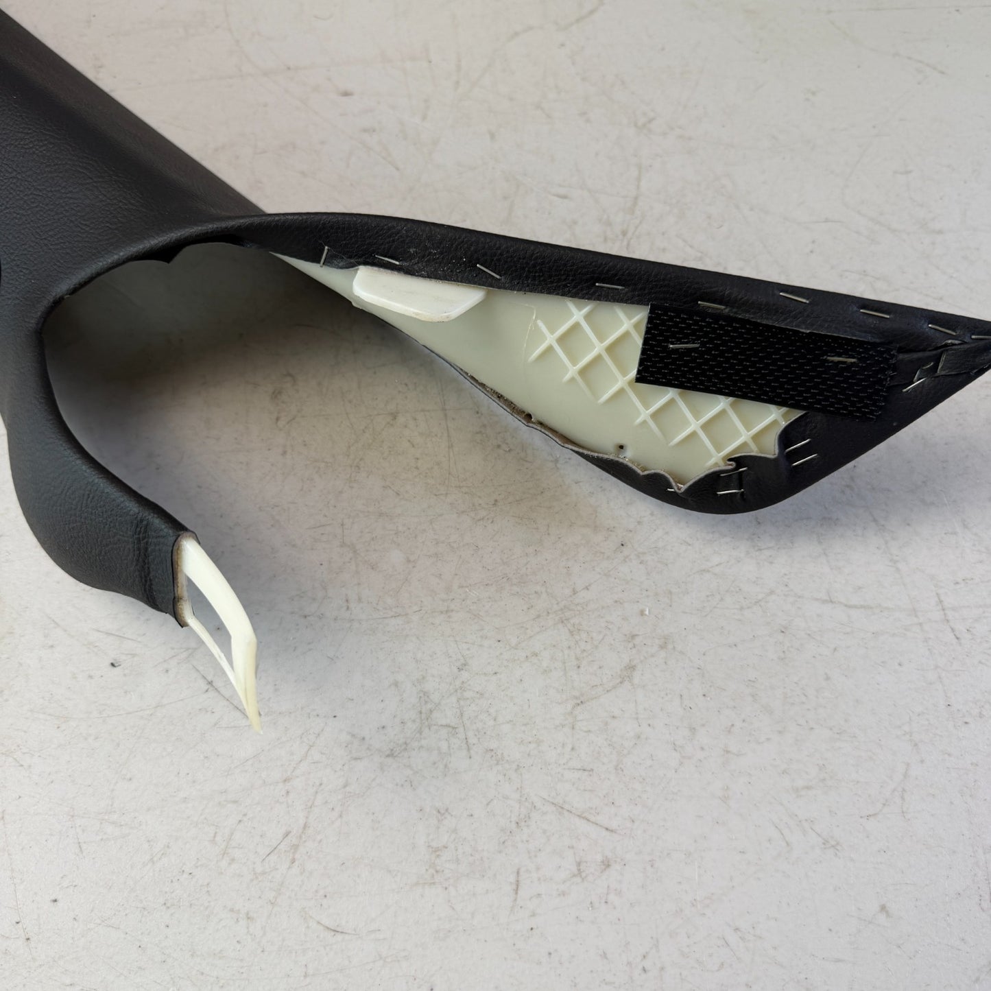 05-13 CHEVROLET CORVETTE C6 WINDSHIELD FRONT LEFT A-PILLAR TRIM COVER PANEL OEM
