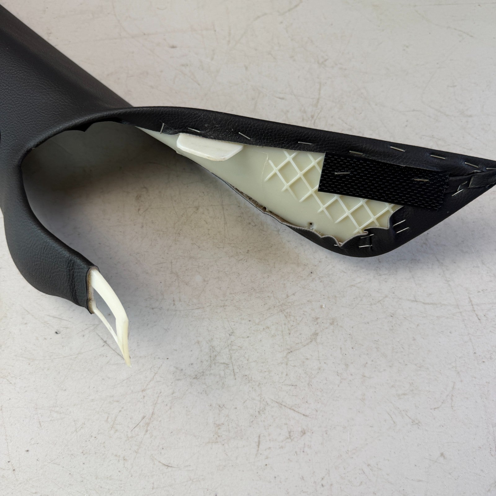 05-13 CHEVROLET CORVETTE C6 WINDSHIELD FRONT LEFT A-PILLAR TRIM COVER PANEL OEM