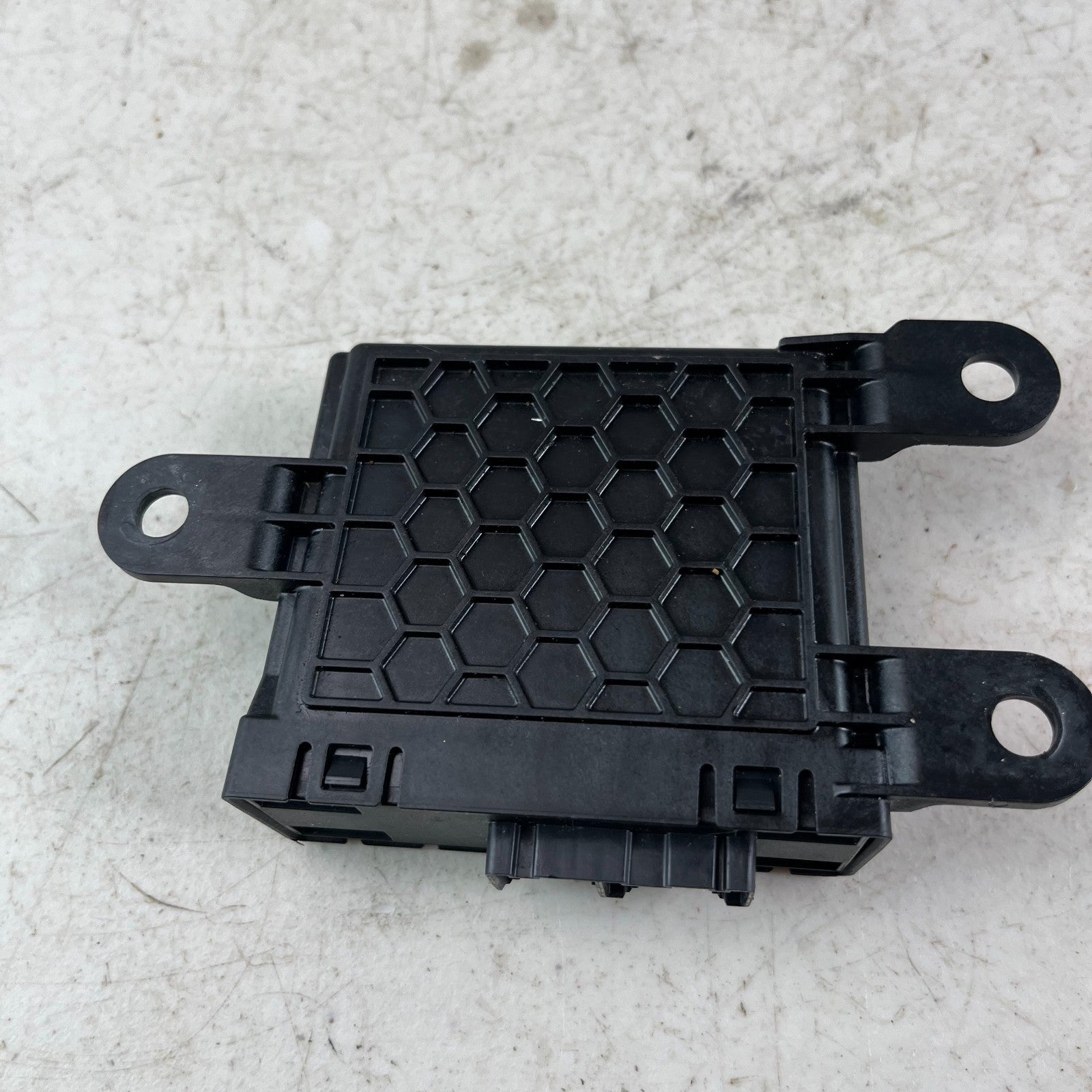 2017 - 2020 MASERATI LEVANTE PARKING ASSIST CONTROL MODULE UNIT 068403887AB OEM
