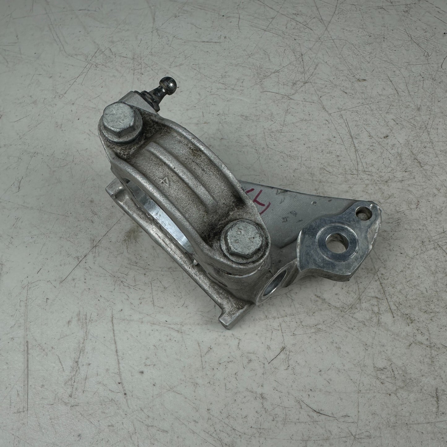 2014-2019 CHEVROLET CORVETTE C7 FRONT RIGHT SIDE STABILIZER SWAY BAR BRACKET OEM