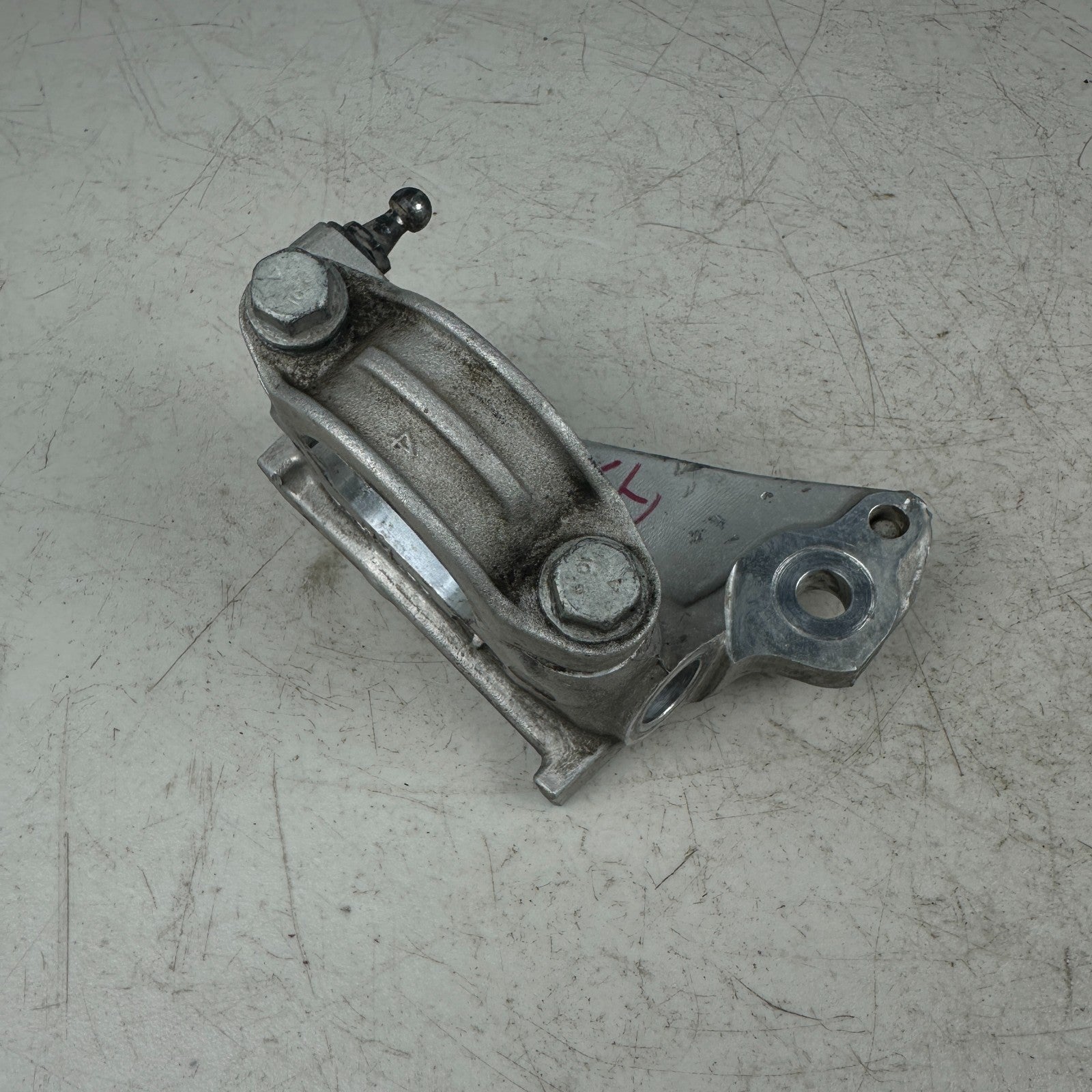2014-2019 CHEVROLET CORVETTE C7 FRONT RIGHT SIDE STABILIZER SWAY BAR BRACKET OEM