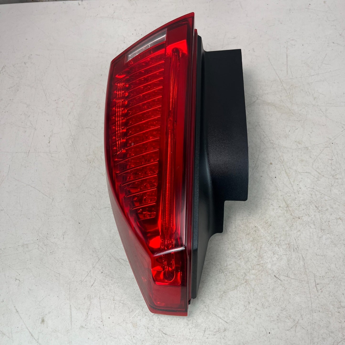 2008-2015 CADILLAC CTS V REAR RIGHT PASSENGER SIDE TAIL LIGHT LAMP 25902144 OEM