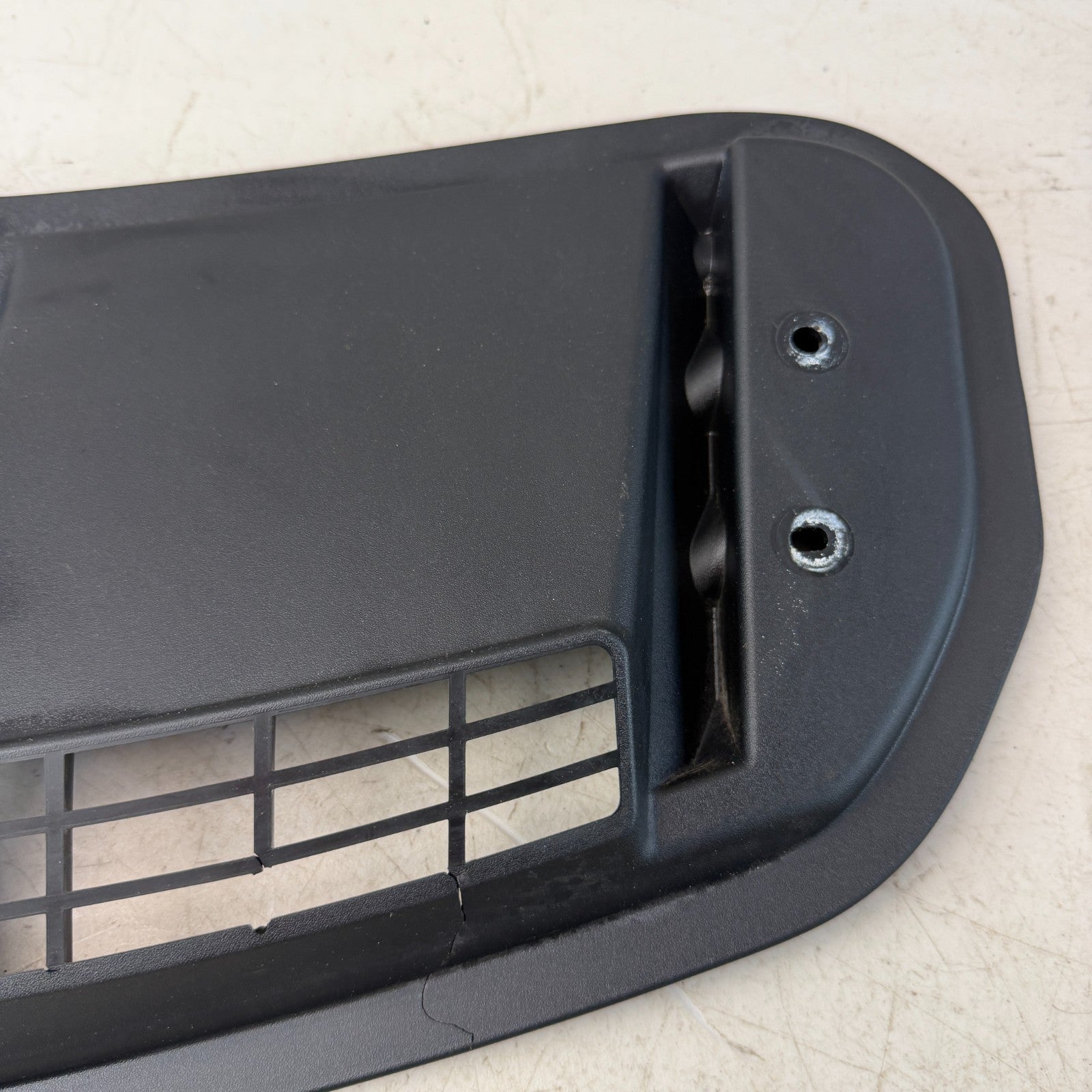 2019-2024 CHEVROLET CAMARO FRONT HOOD AIR SCOOP GRILLE DEFLECTOR 84338460 OEM