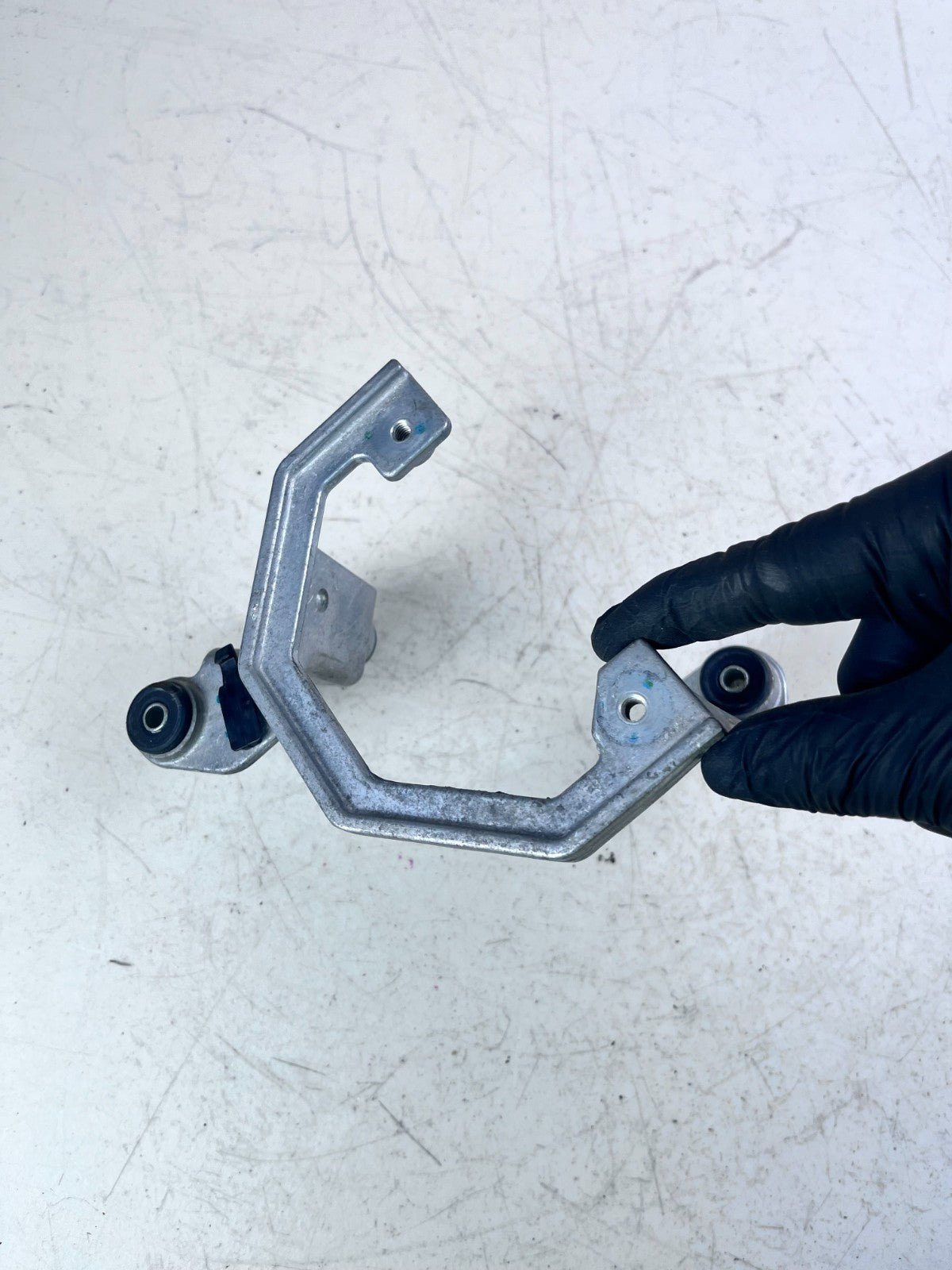 2014-2019 CHEVROLET CORVETTE BRAKE BOOSTER PUMP SUPPORT BRACKET 22895342 OEM
