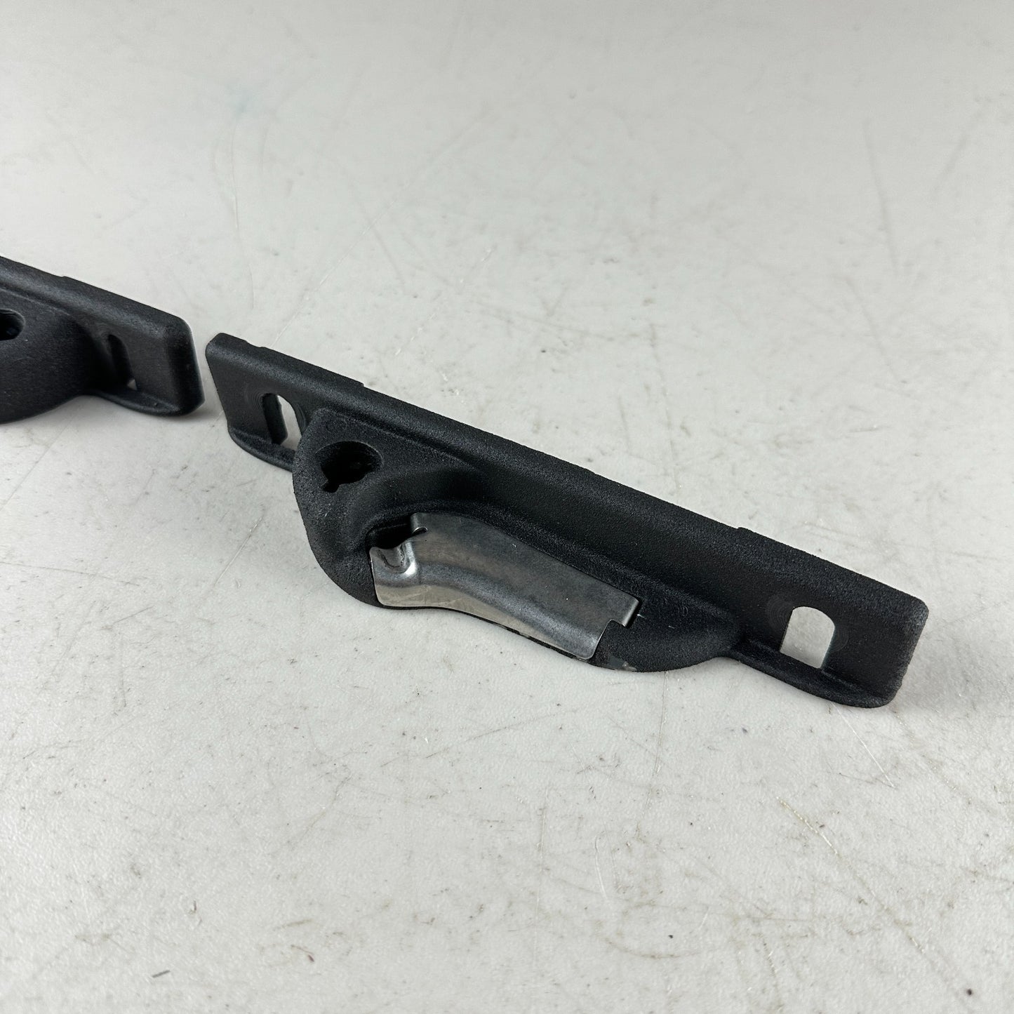 05-13 CHEVROLET CORVETTE FRONT LEFT & RIGHT TOP RAIL FOLDING LATCH STRIKERS OEM