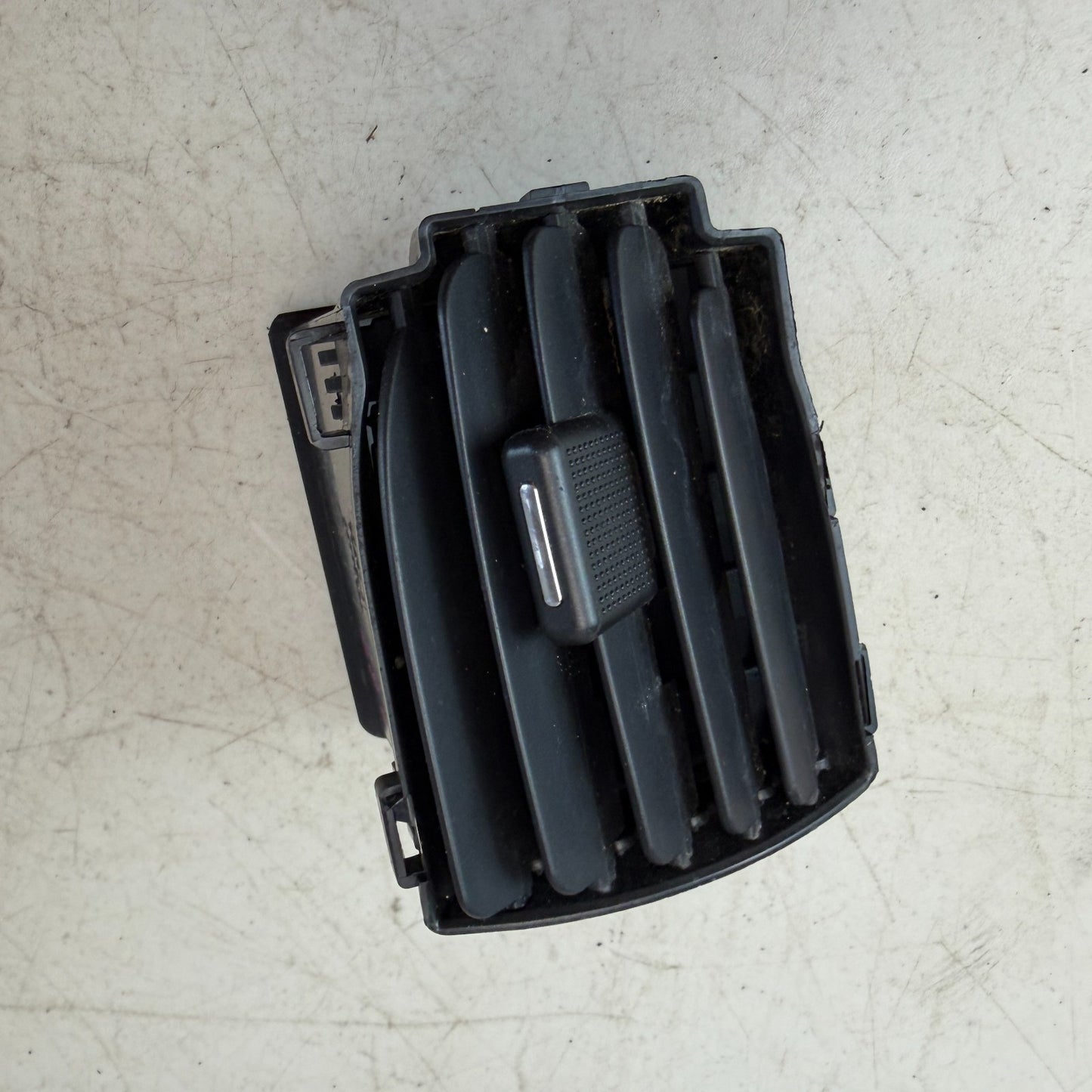 05-13 CHEVROLET CORVETTE C6 FRONT LEFT OR RIGHT CONSOLE AC AIR VENT GRILLE OEM