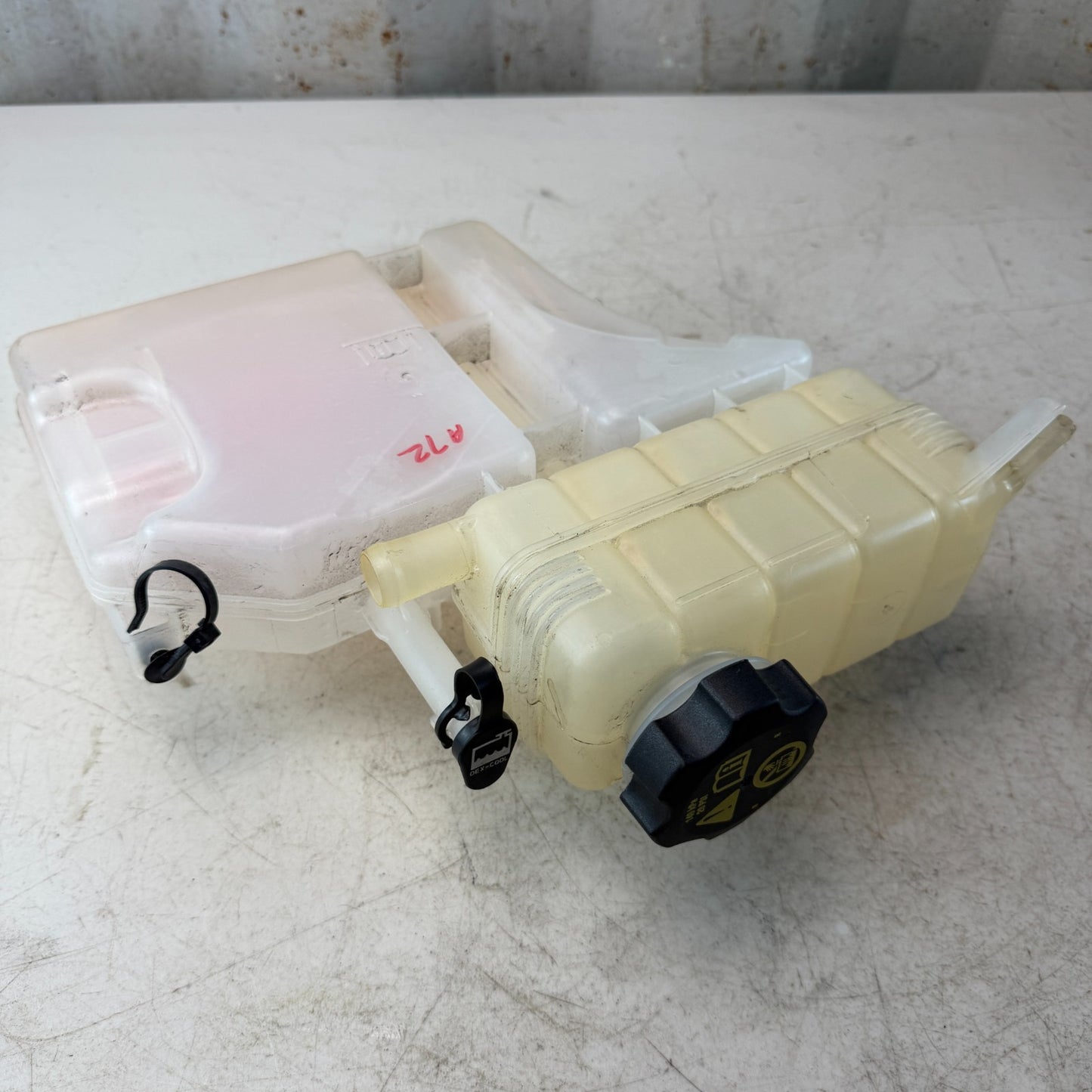 2016-2024 CHEVROLET CAMARO ENGINE COOLANT OVERFLOW RESERVOIR TANK 22948113 OEM