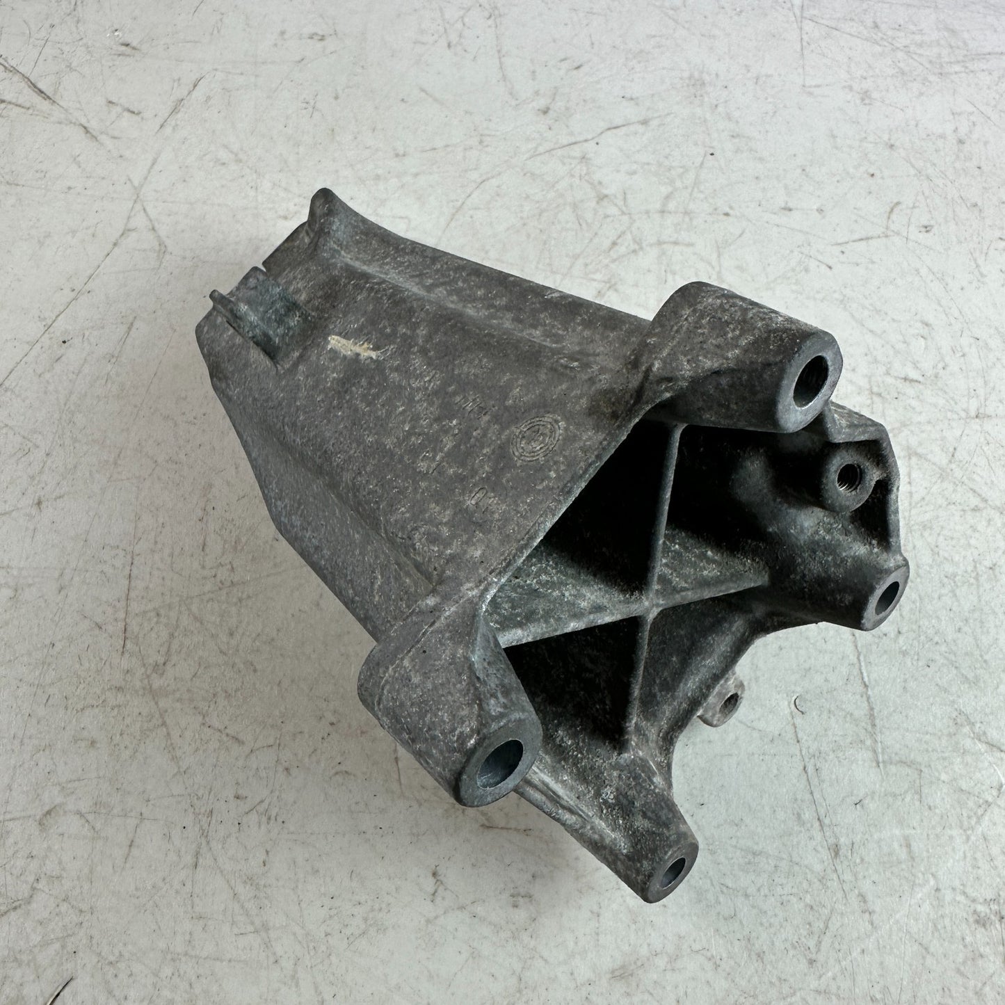 2015-2018 MERCEDES-BENZ W205 C300 FRONT LEFT ENGINE MOTOR MOUNT A2742234404 OEM