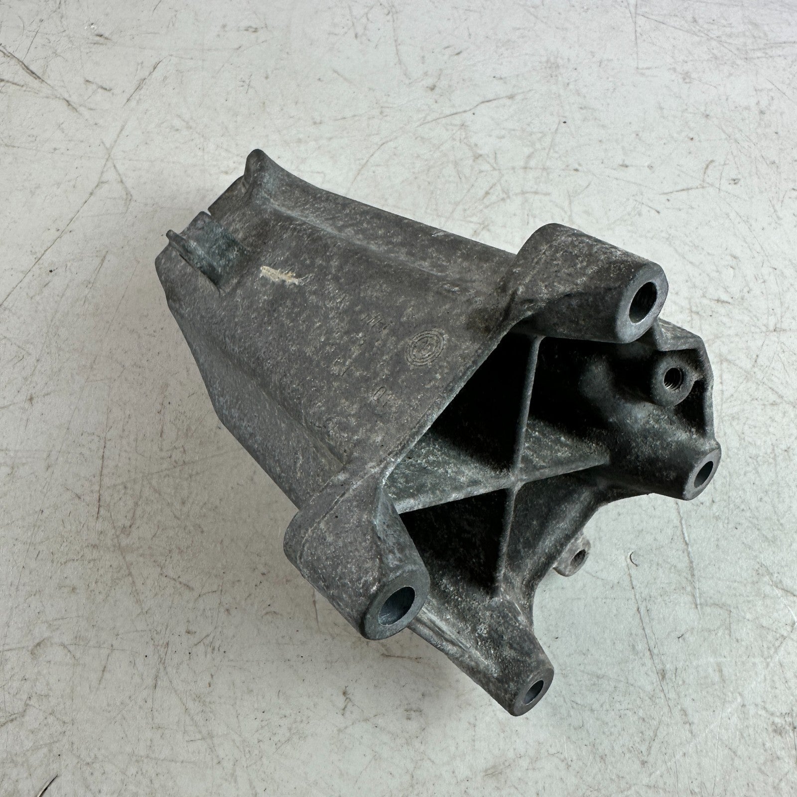 2015-2018 MERCEDES-BENZ W205 C300 FRONT LEFT ENGINE MOTOR MOUNT A2742234404 OEM