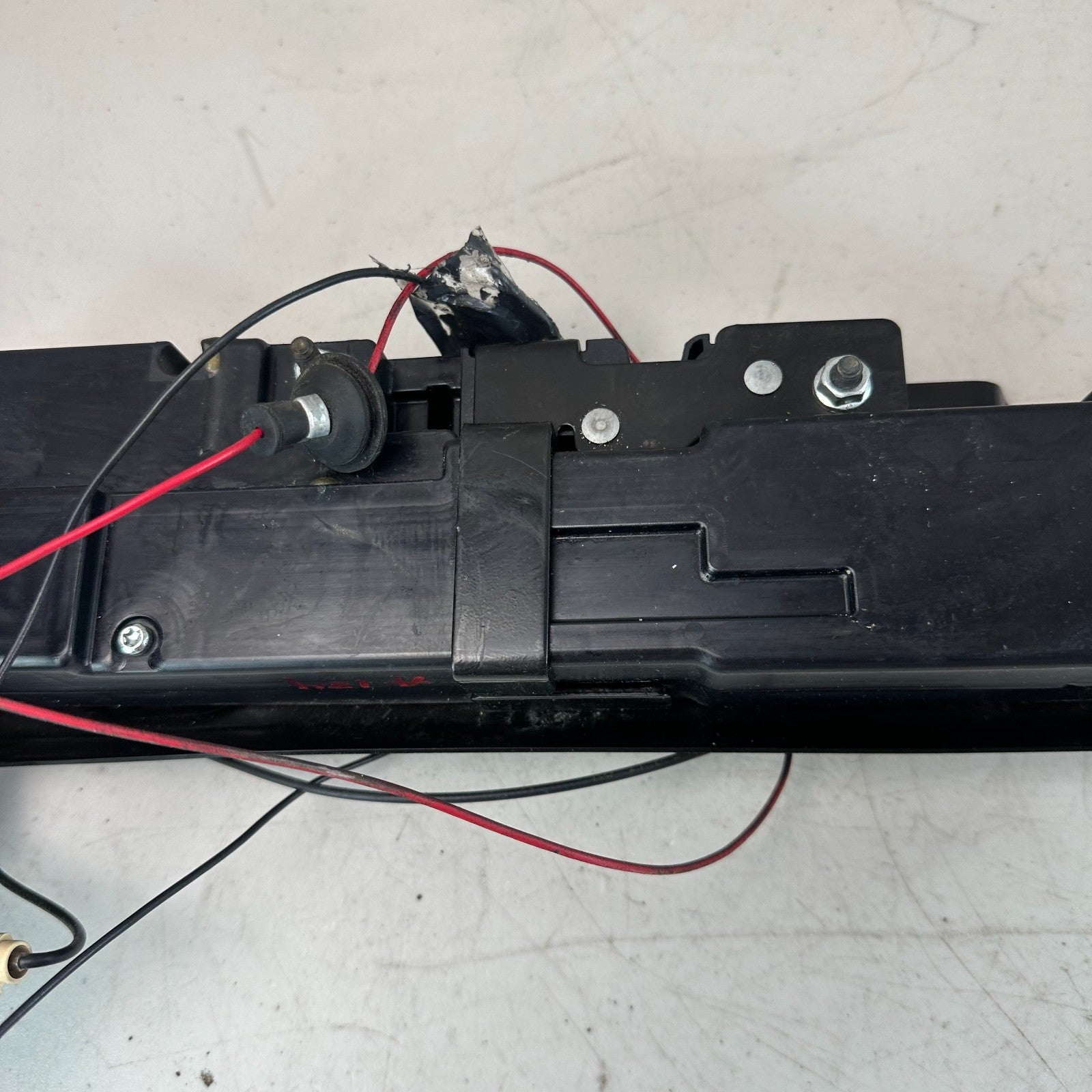 05-13 CHEVROLET CORVETTE C6 TRUNK LATCH BRACKET RADIO ANTENNA MODULE UNIT OEM