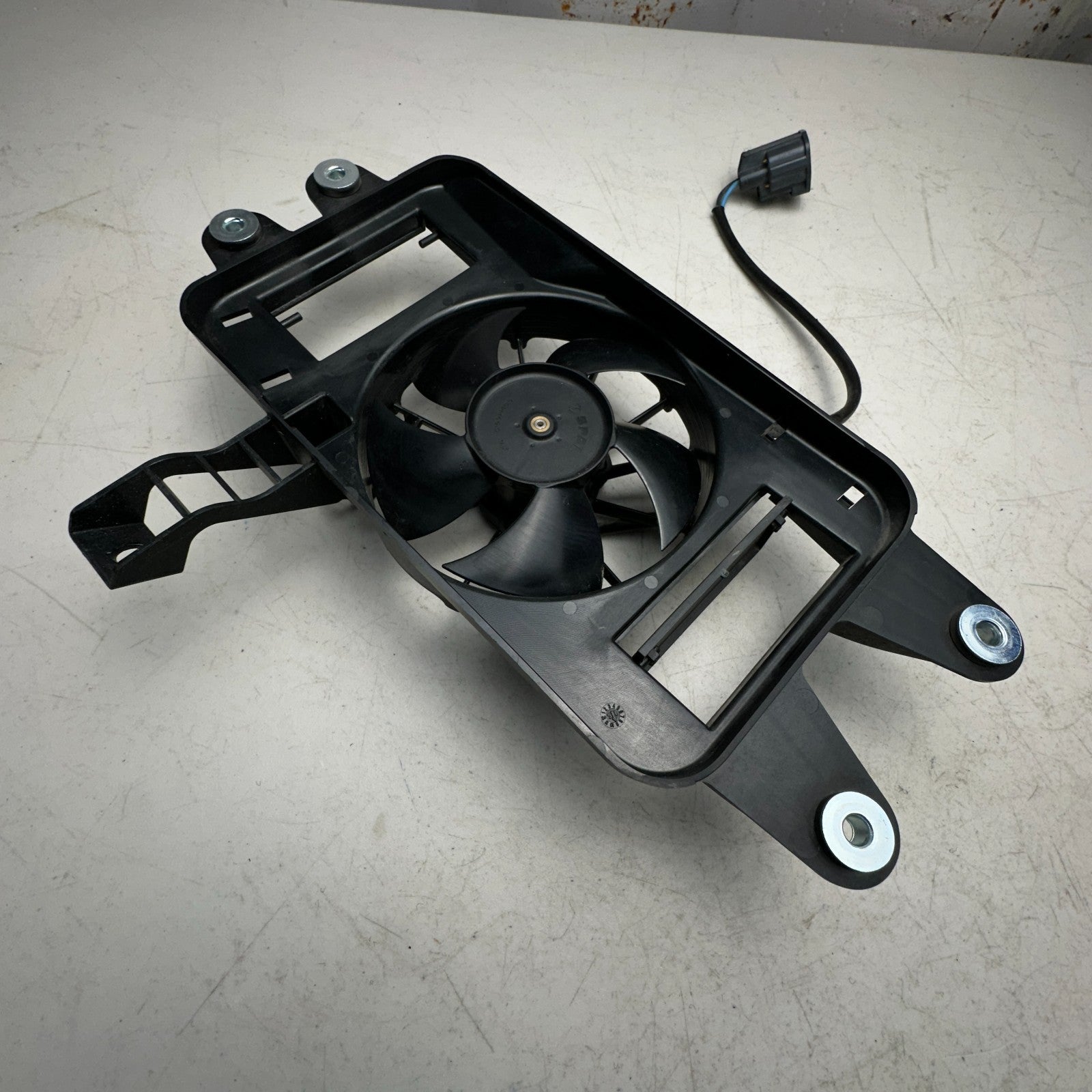14-19 CHEVROLET CORVETTE AUTOMATIC TRANSMISSION COOLING FAN SHROUD ASSEMBLY OEM