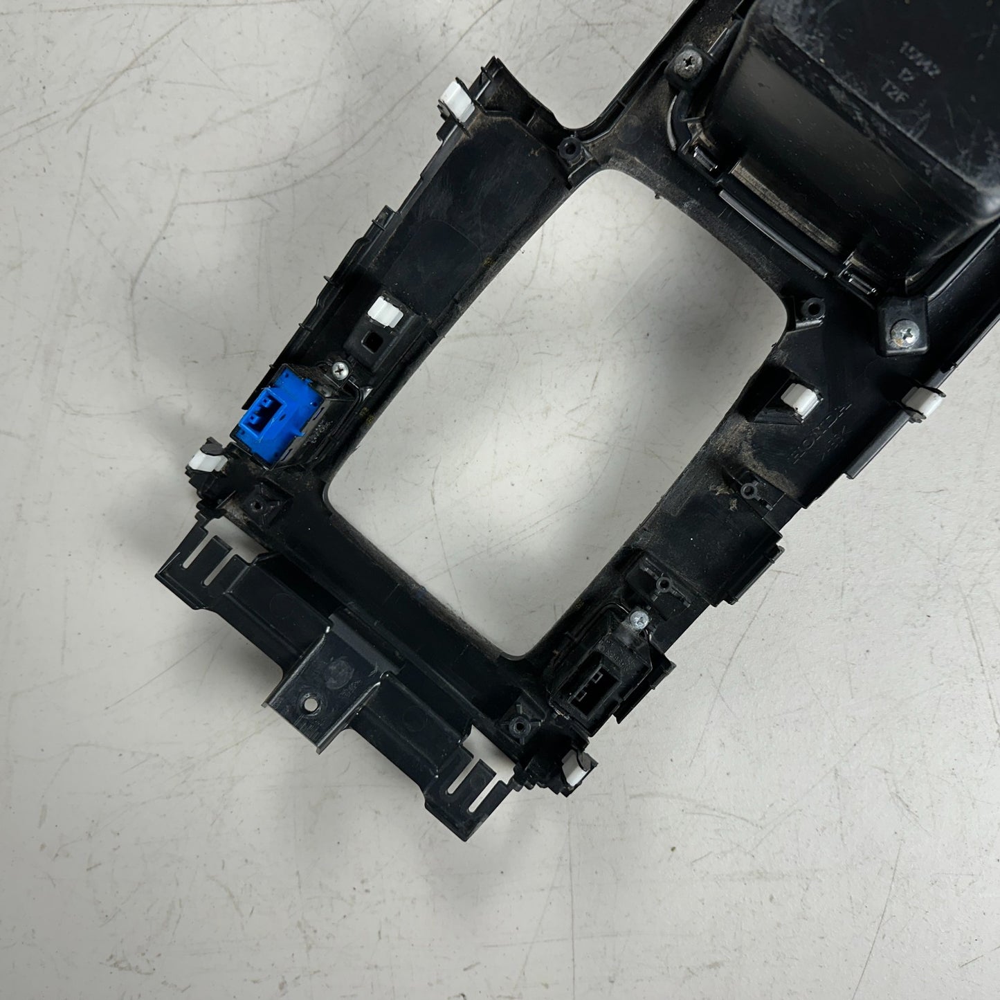 13-17 HONDA ACCORD CENTER CONSOLE FLOOR SHIFTER PANEL W/ CUP HOLDER OEM GLOSS BK