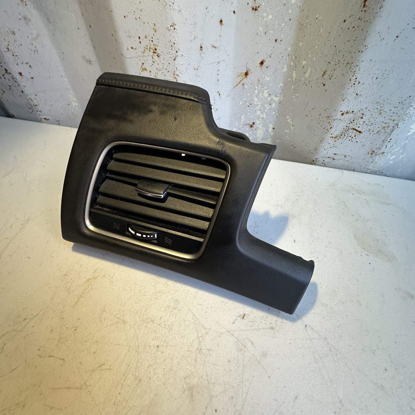 2014-2020 ACURA RLX FRONT LEFT LH DASH AC AIR VENT TRIM OEM
