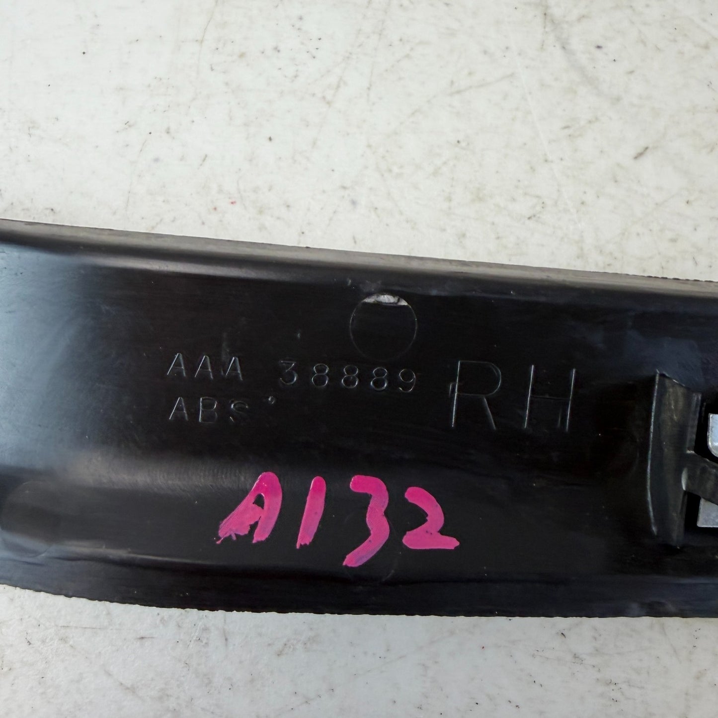2005-2013 CHEVROLET CORVETTE RIGHT SIDE LOWER B PILLAR COVER TRIM AAA38889 OEM