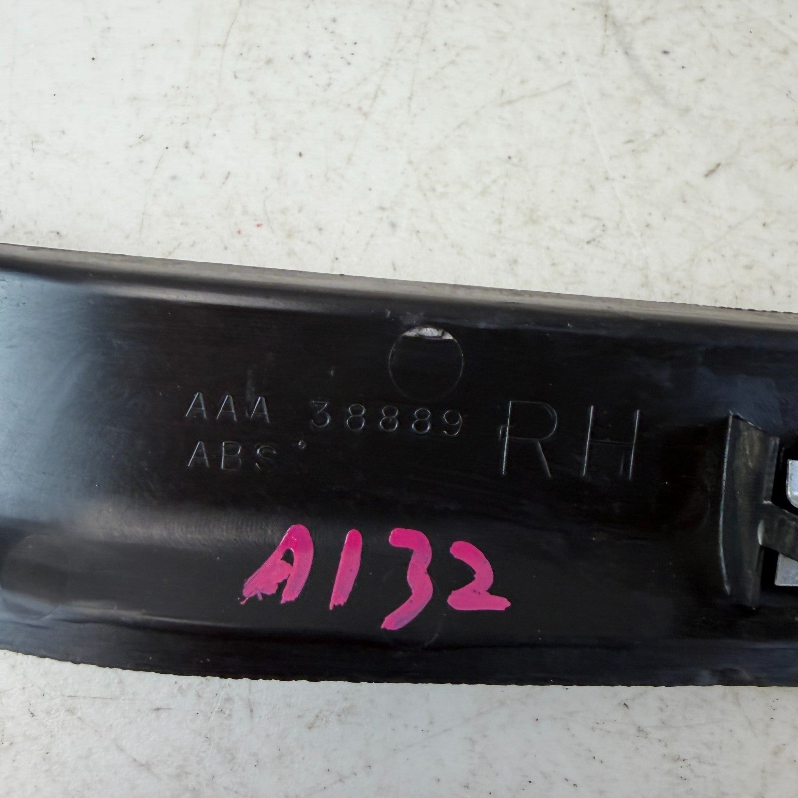 2005-2013 CHEVROLET CORVETTE RIGHT SIDE LOWER B PILLAR COVER TRIM AAA38889 OEM