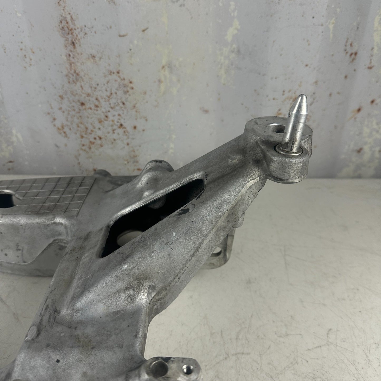 2014-2019 CORVETTE C7 FRONT ENGINE CRADLE SUSPENSION CROSSMEMBER 23314300 OEM