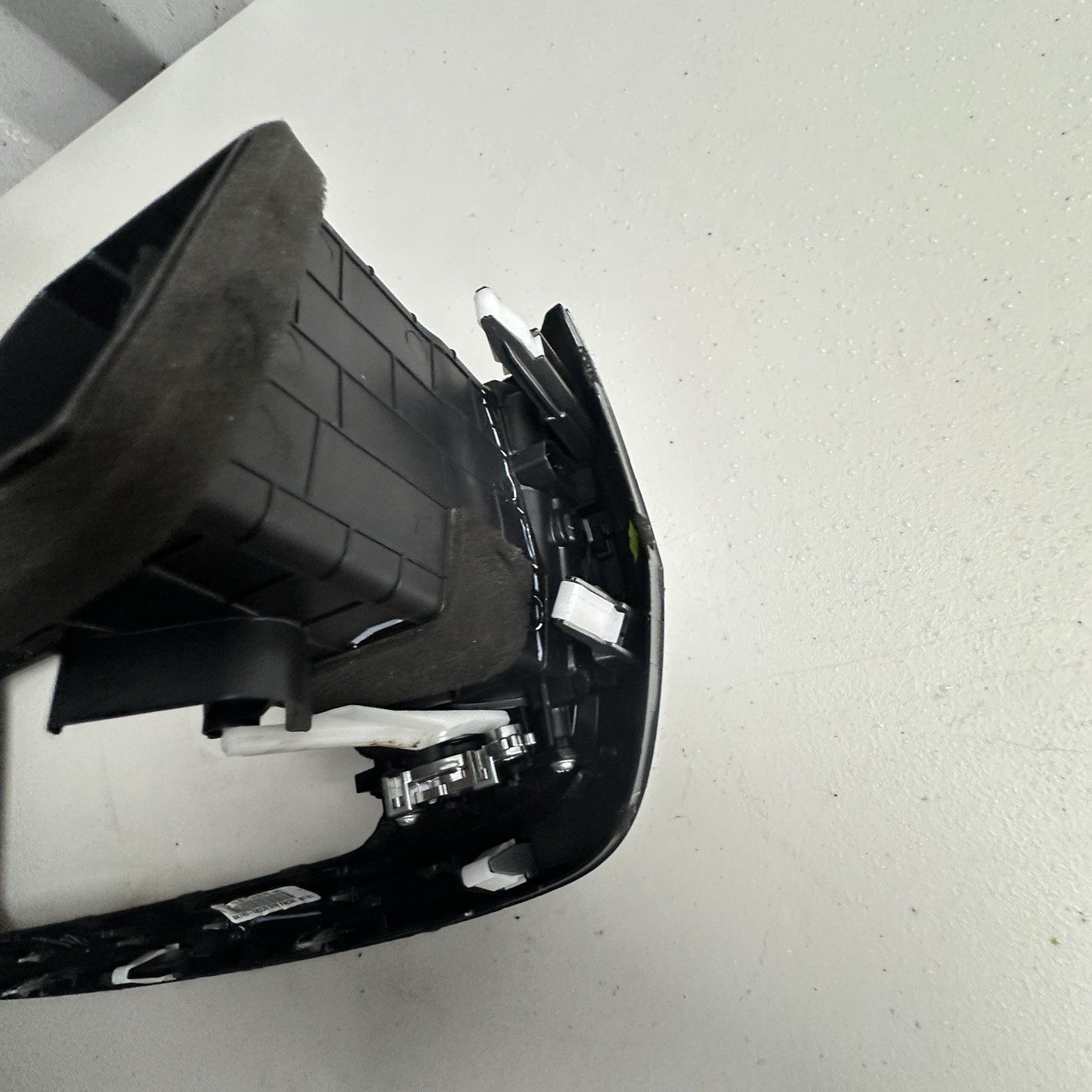 16-18 KIA SORENTO CENTER DASH RADIO SURROUND BEZEL TRIM PANEL Assembly Silver