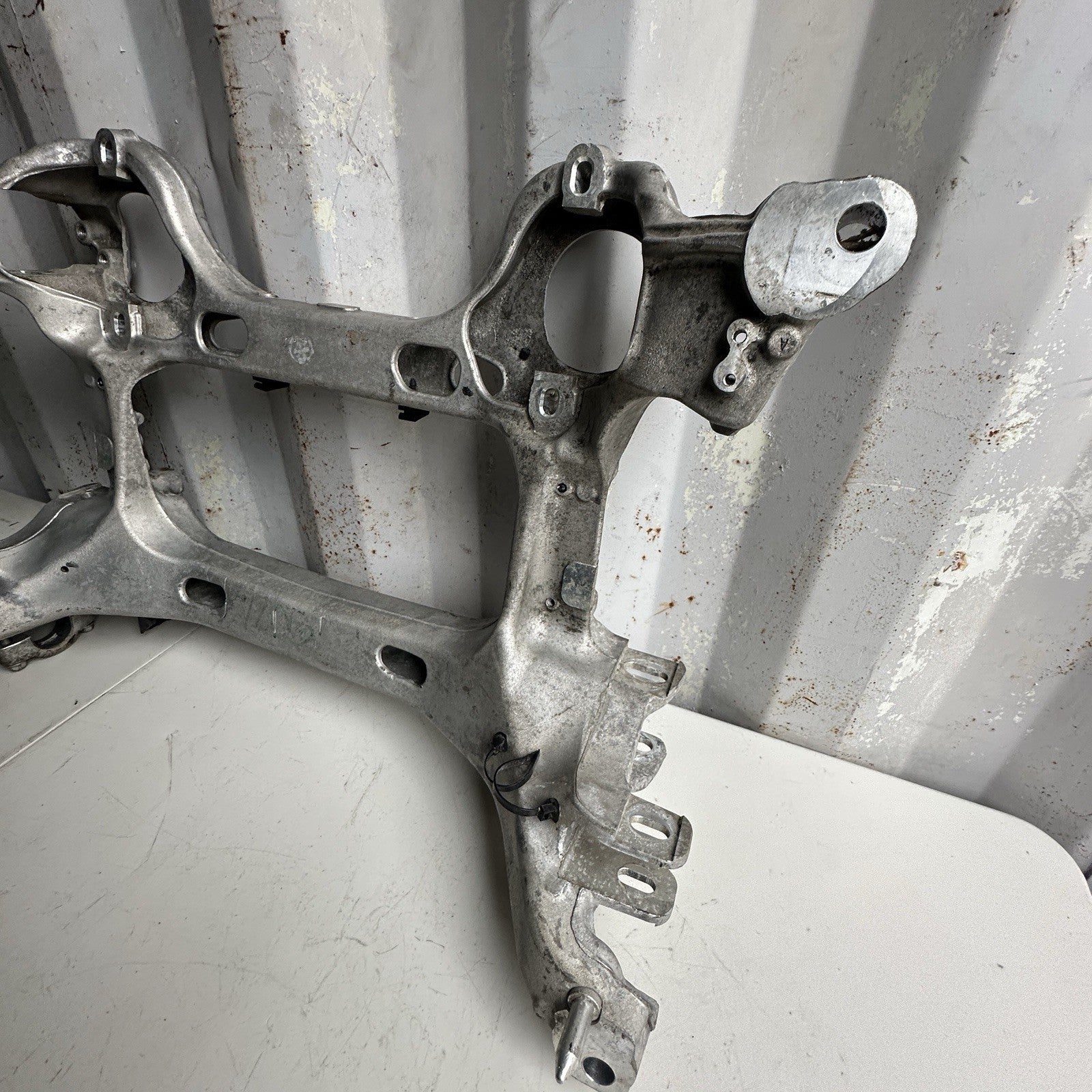 14-19 CHEVROLET CORVETTE C7 REAR SUBFRAME SUSPENSION CRADLE 23217711 OEM